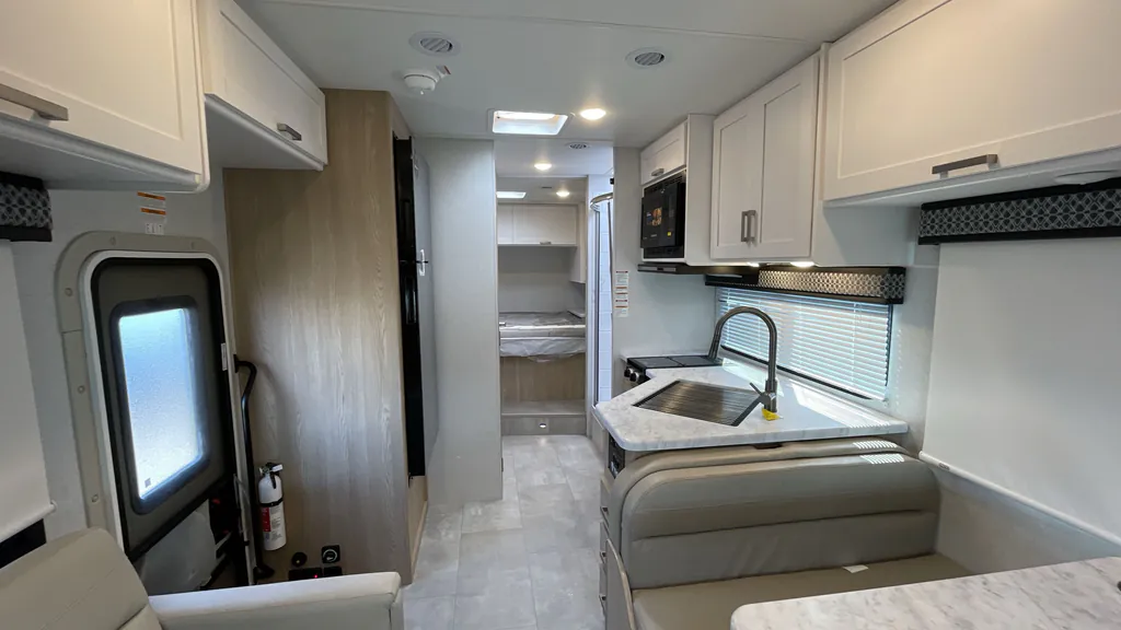 2026 Thor Motor Coach Freedom Elite 28HZ, Photos photo 2
