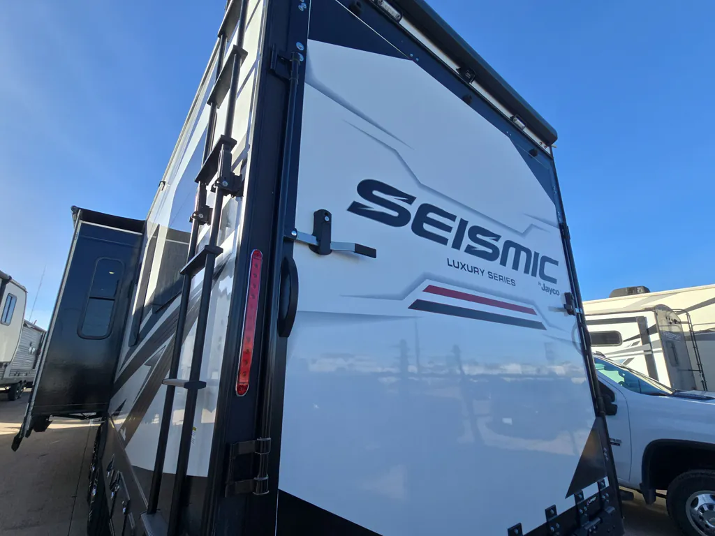 2025 Jayco Seismic Luxury Series 4113, Photos photo 7