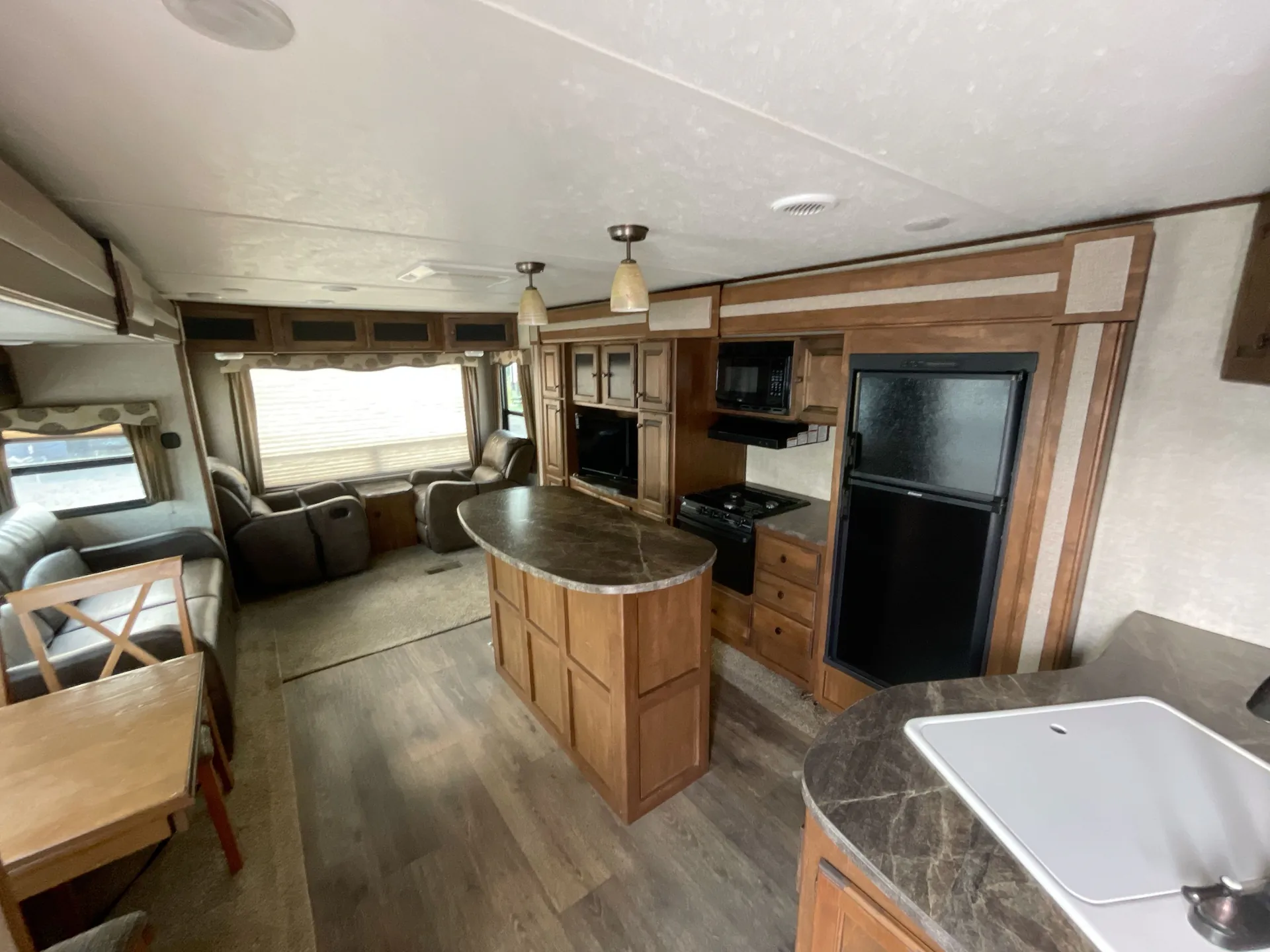 2015 Keystone Sprinter 331RLS — living area main