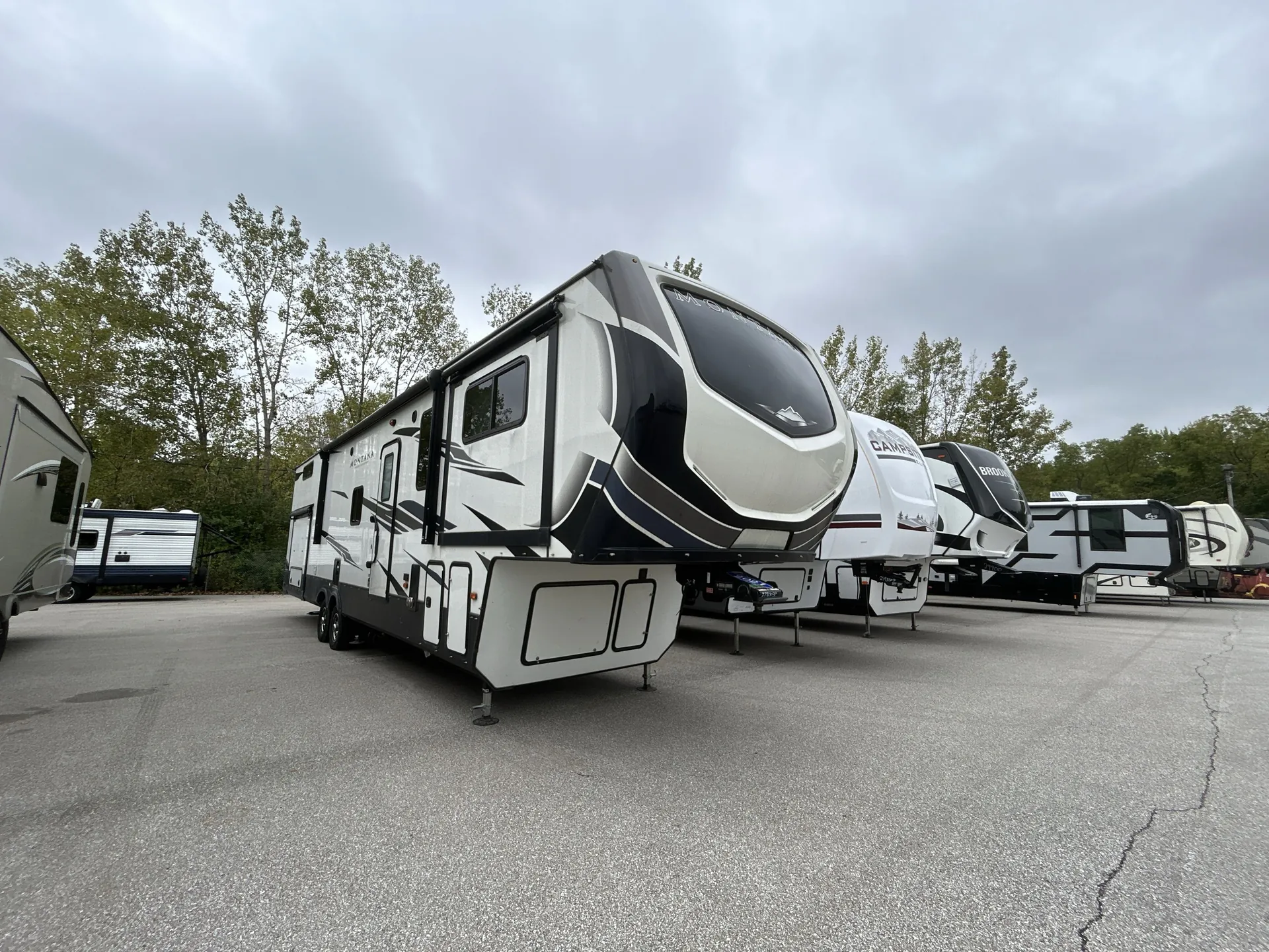 2021 Keystone Montana High Country 377FL - Photo 2