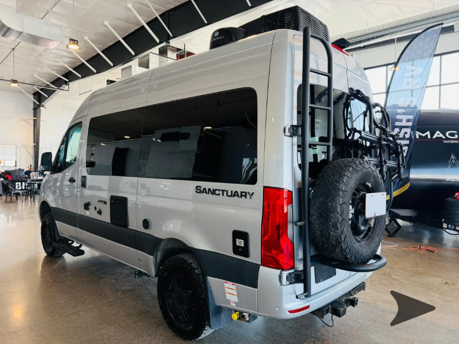 2022 Thor Motor Coach Sanctuary 19P - Photo 2