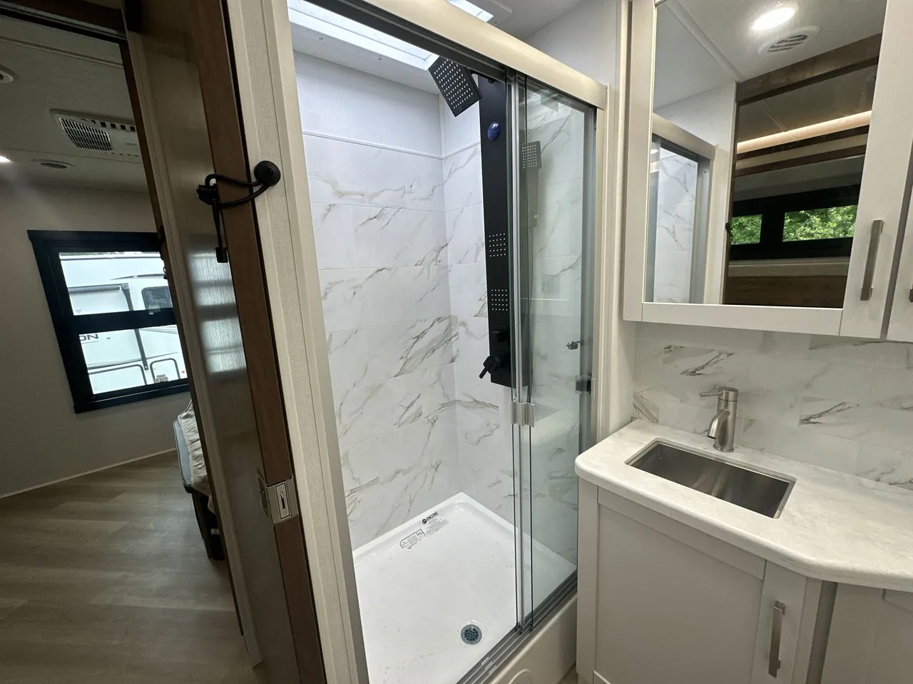 2026 Entegra Coach Accolade XL 37L - Photo 3