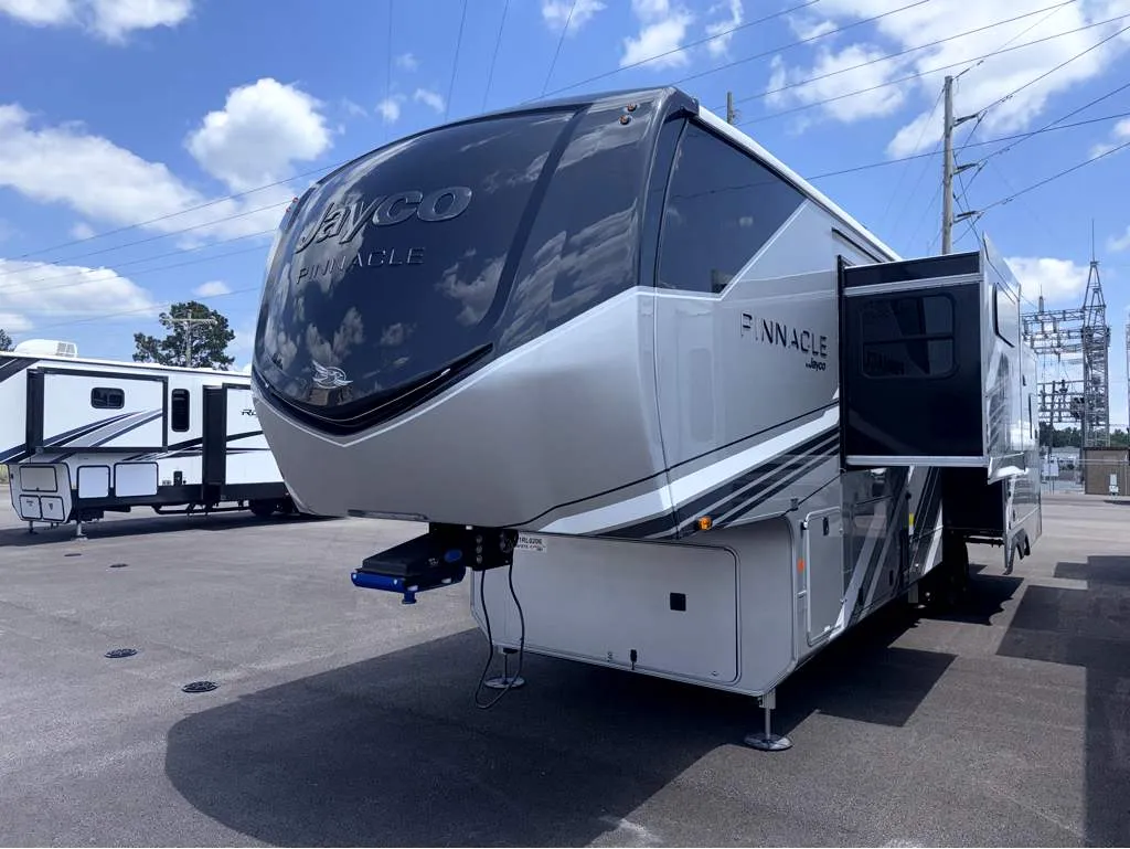 2026 Jayco Pinnacle 36FBTS - Photo 3