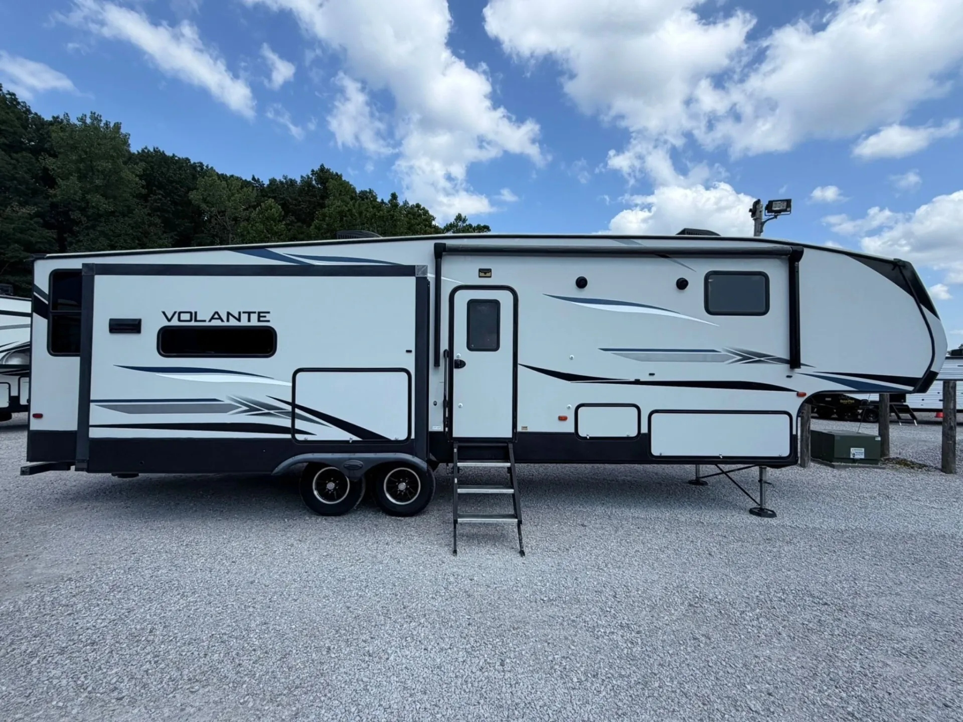 2020 CrossRoads Volante 326RK - Photo 3