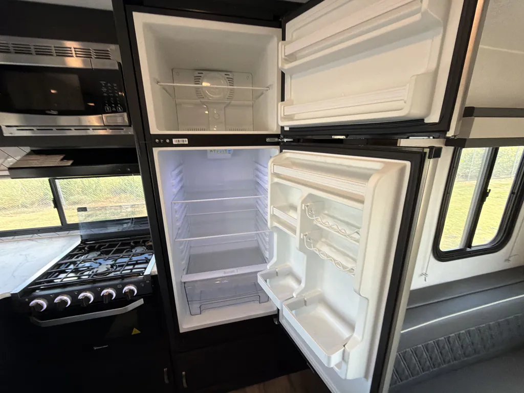 2023 Coachmen Freedom Express Ultra Lite 274RKS, Photos photo 9