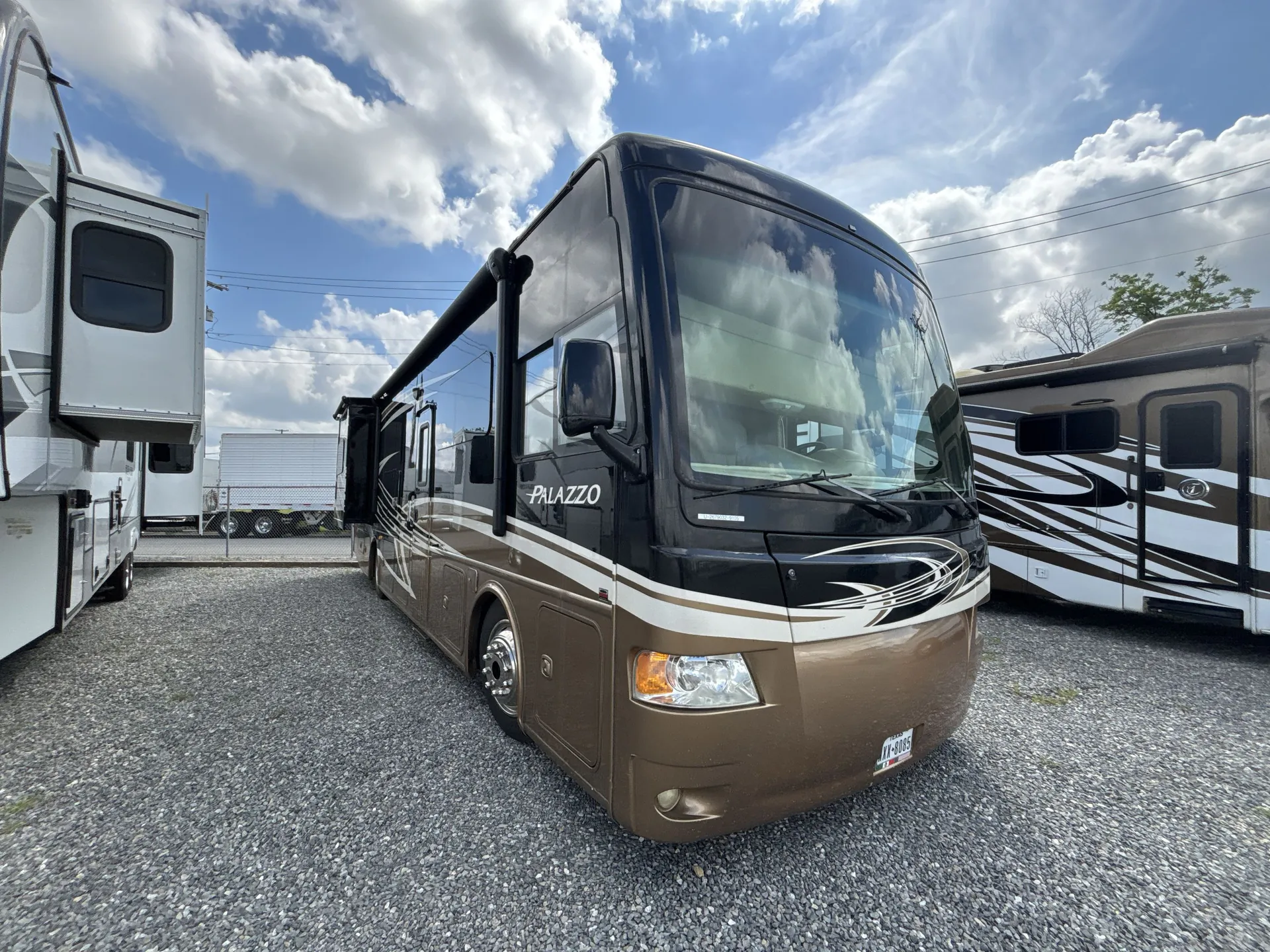 2014 Thor Motor Coach Palazzo 33.3 - Photo 2