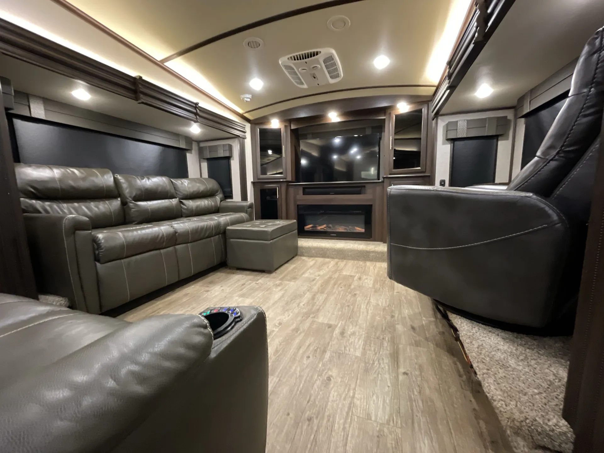 2020 Jayco North Point 381FLWS — living area main