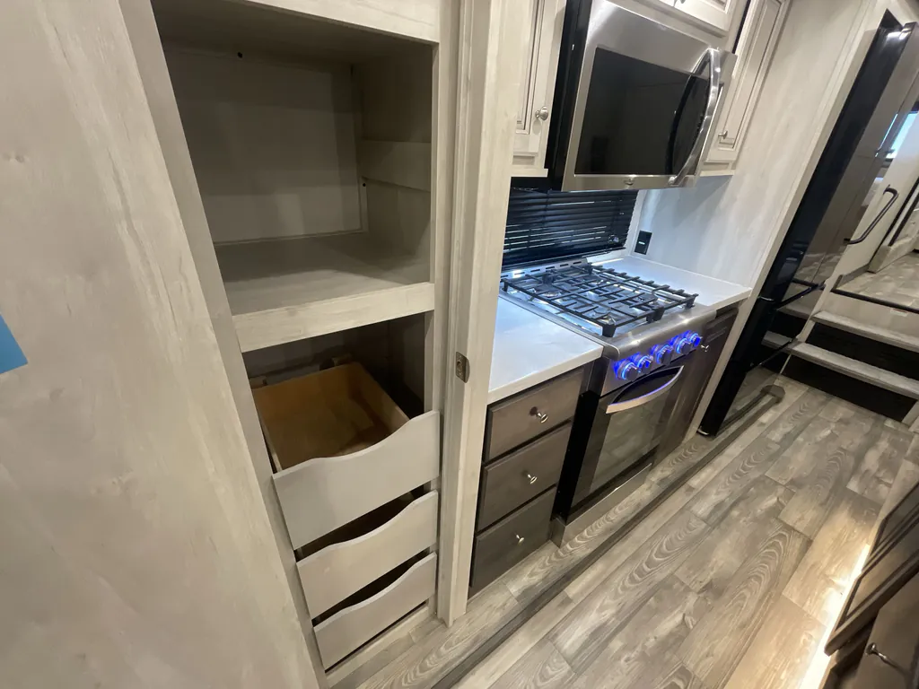 2022 Forest River Cardinal Luxury 380RLX, Photos photo 11