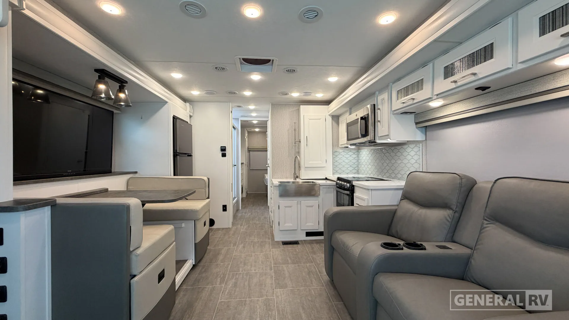 2022 Coachmen Mirada 315KS - Photo 3