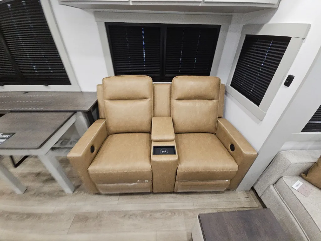 2026 Brinkley Model Z 3515, Living area photo 4