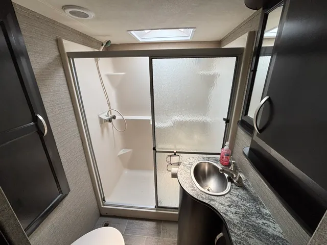 2018 Dutchmen Voltage Triton 3551, Photos photo 37