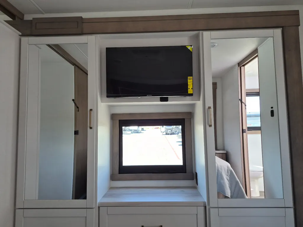 2027 Entegra Coach Vision XL 36C, Photos photo 18