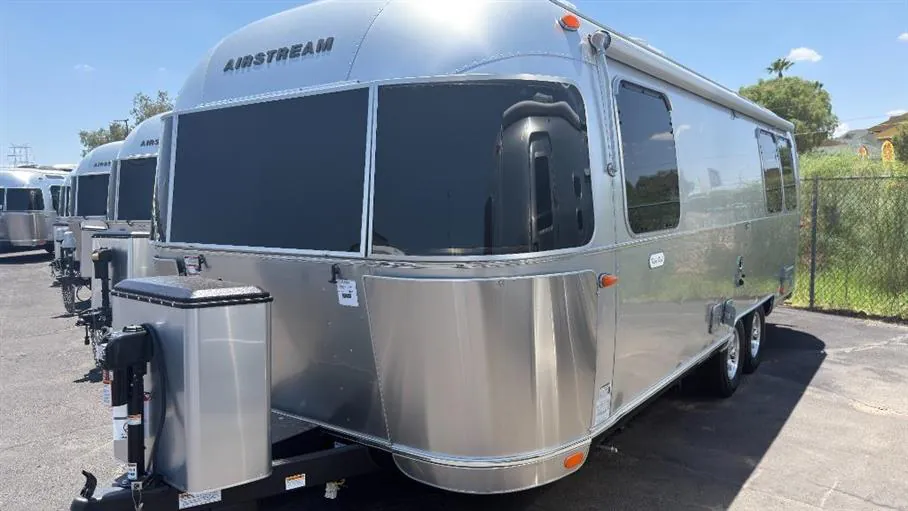 2027 Airstream Flying Cloud 25FB - Photo 4