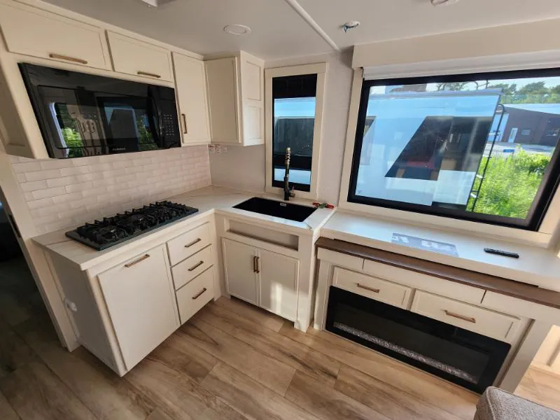 2026 Brinkley Model I 294, Photos photo 15