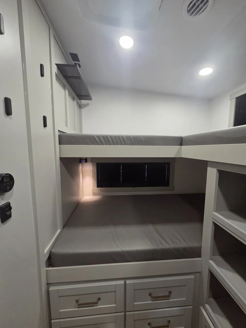 2026 Brinkley Model Z 2810, Photos photo 11
