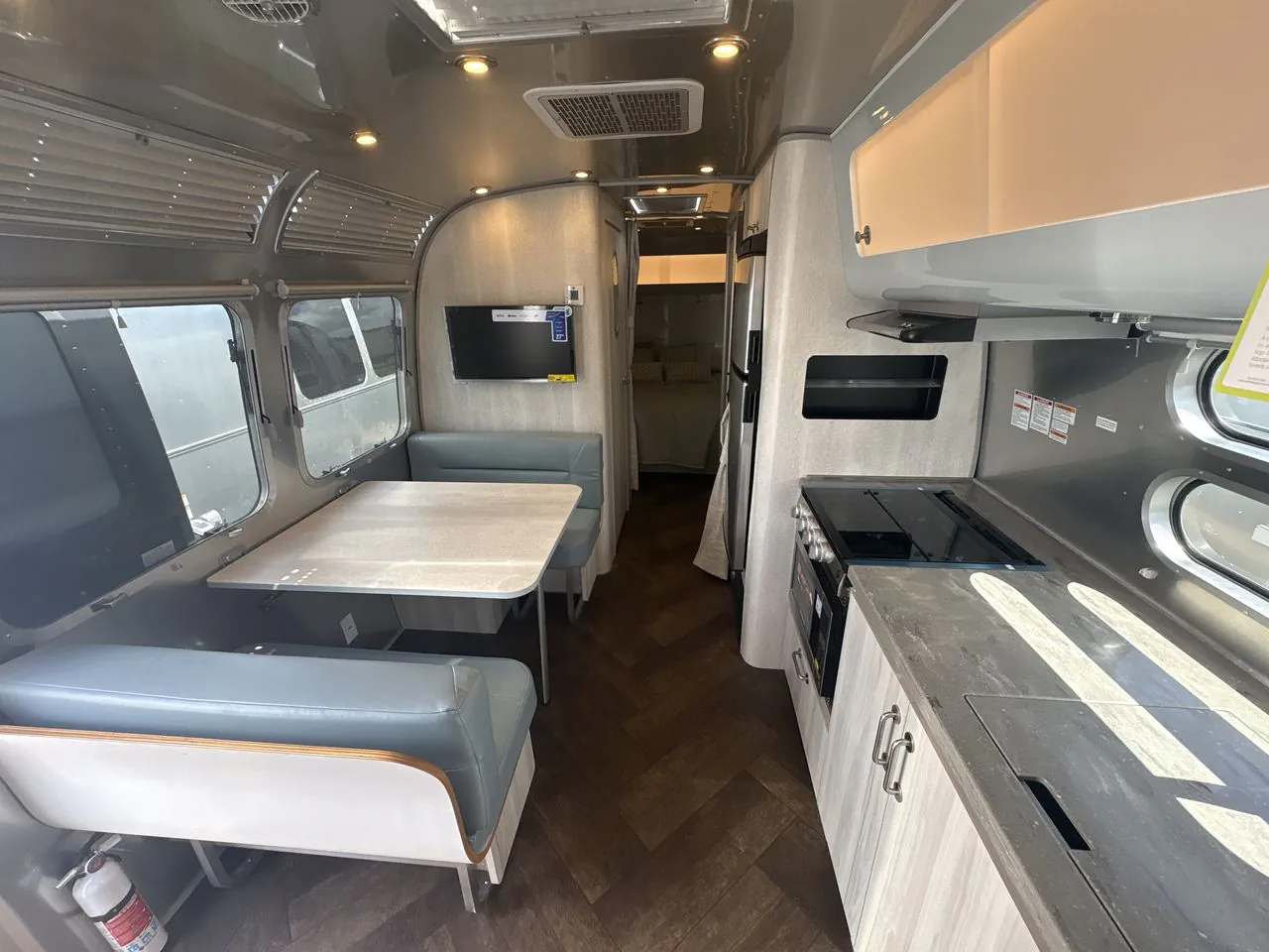 2026 Airstream International 28RB Twin - Photo 3