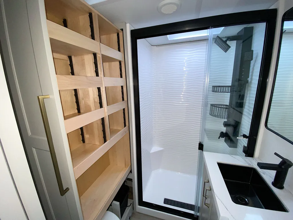 2026 Brinkley Model G 4170, Photos photo 13