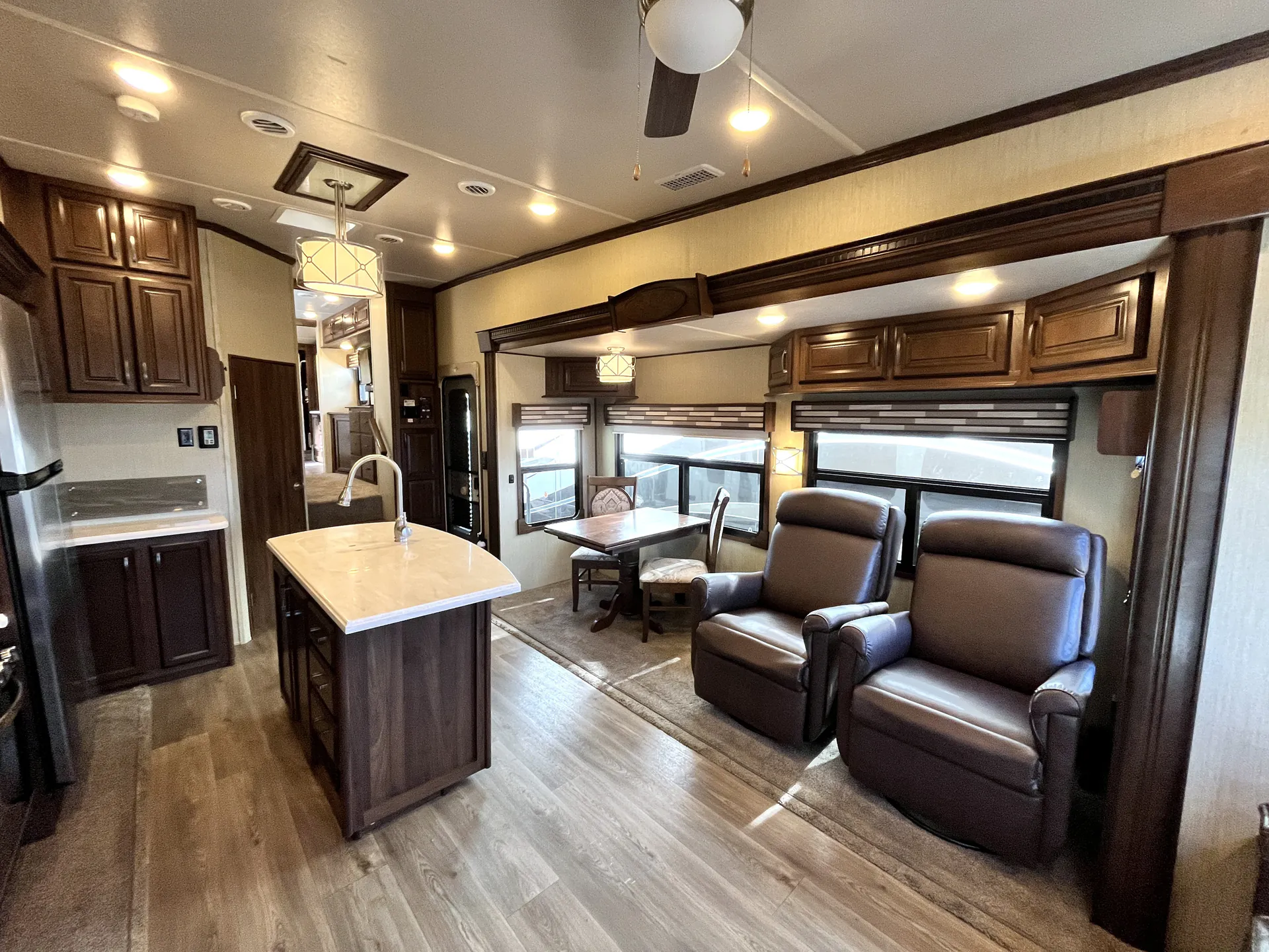 2018 Palomino Columbus 383FB - Photo 4