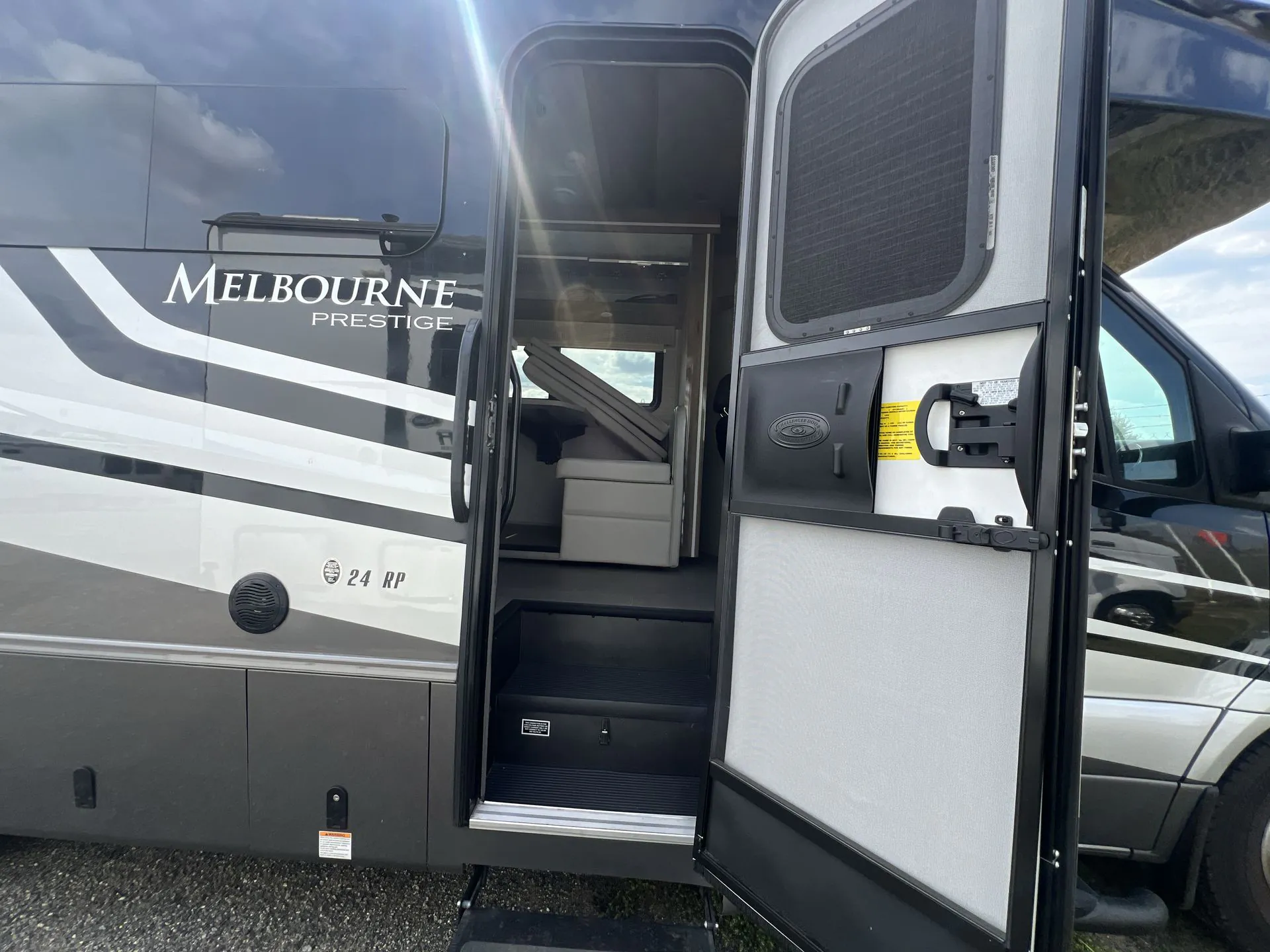 2023 Jayco Melbourne Prestige 24TP - Photo 4