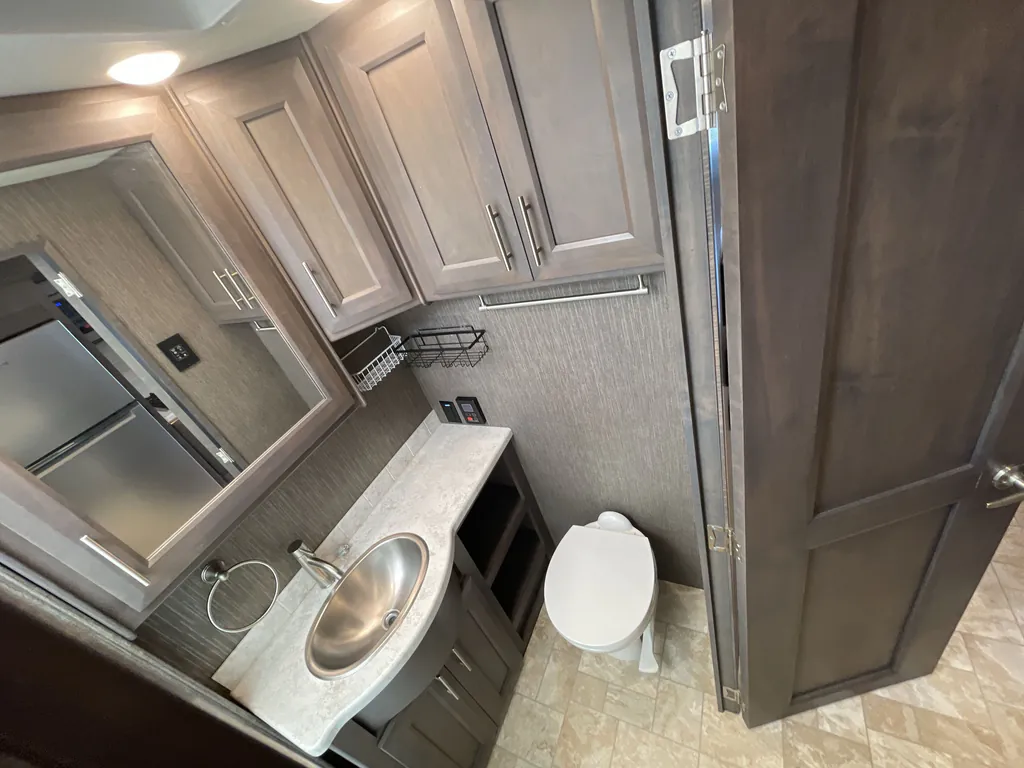 2021 Thor Motor Coach Challenger 35MQ, Photos photo 39