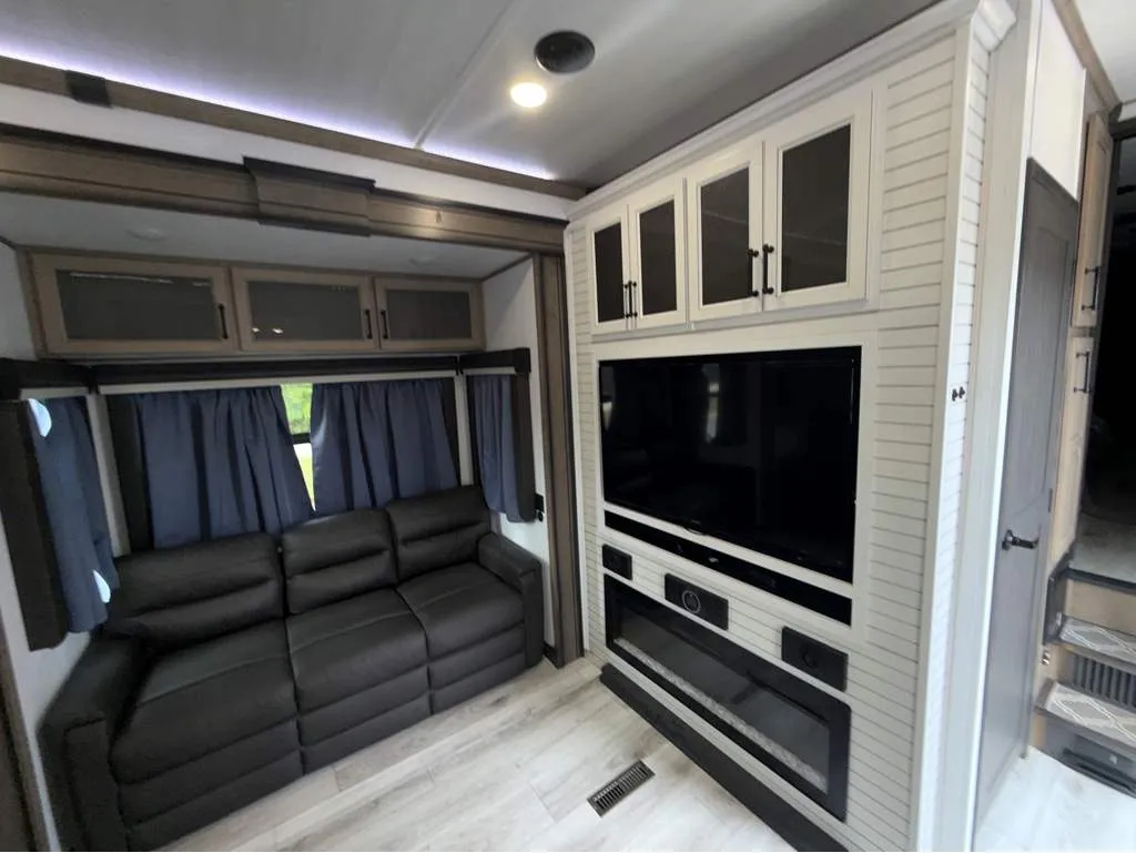 2024 Keystone Montana 3901RK, Photos photo 4