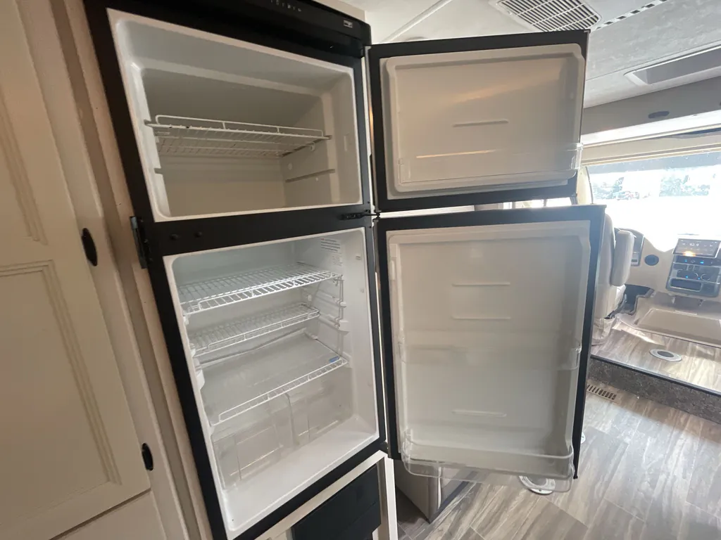 2022 Thor Motor Coach Axis 24.3, Photos photo 9