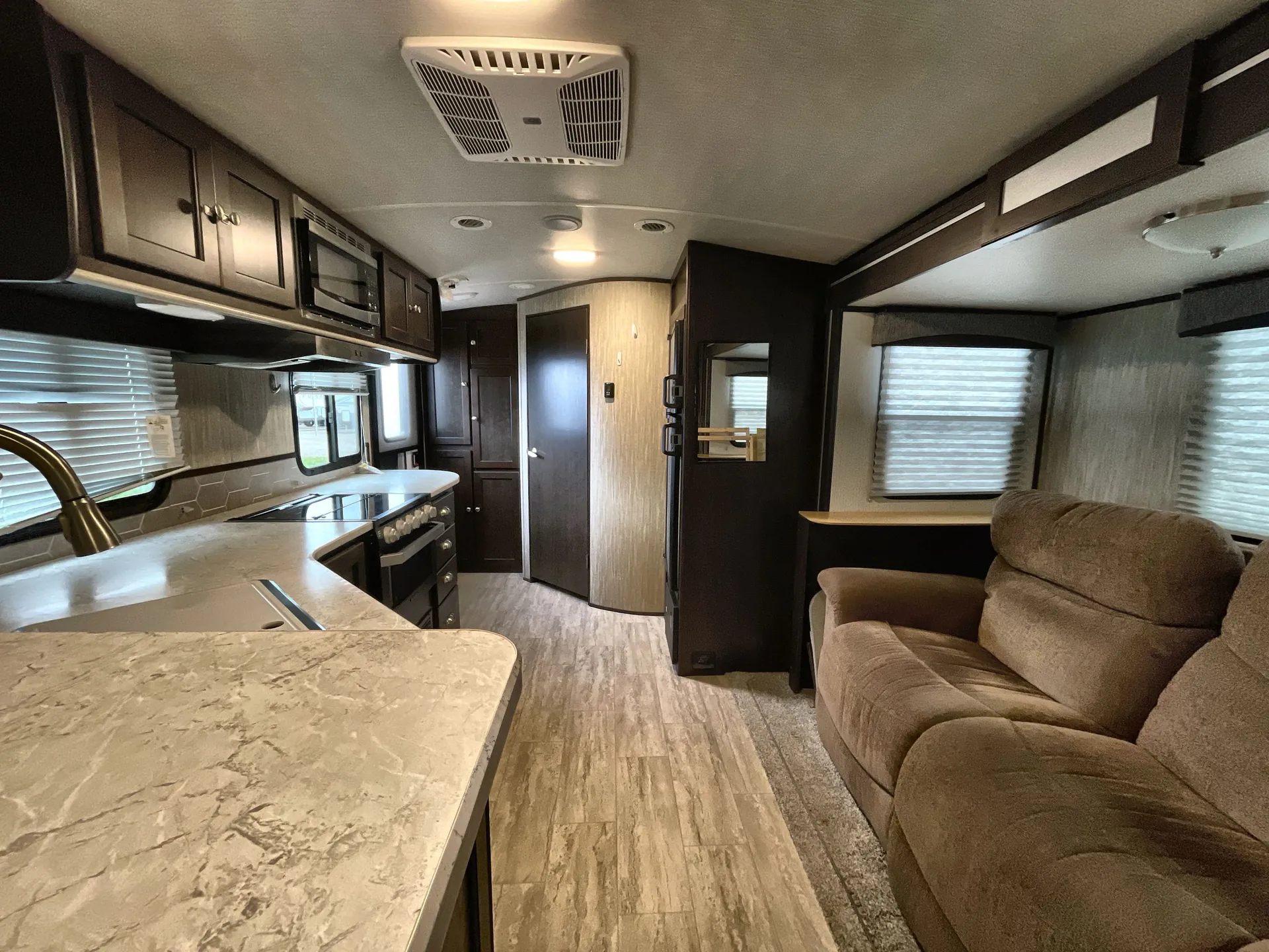 2020 cruiser rv Shadow Cruiser 225RBS — living area main