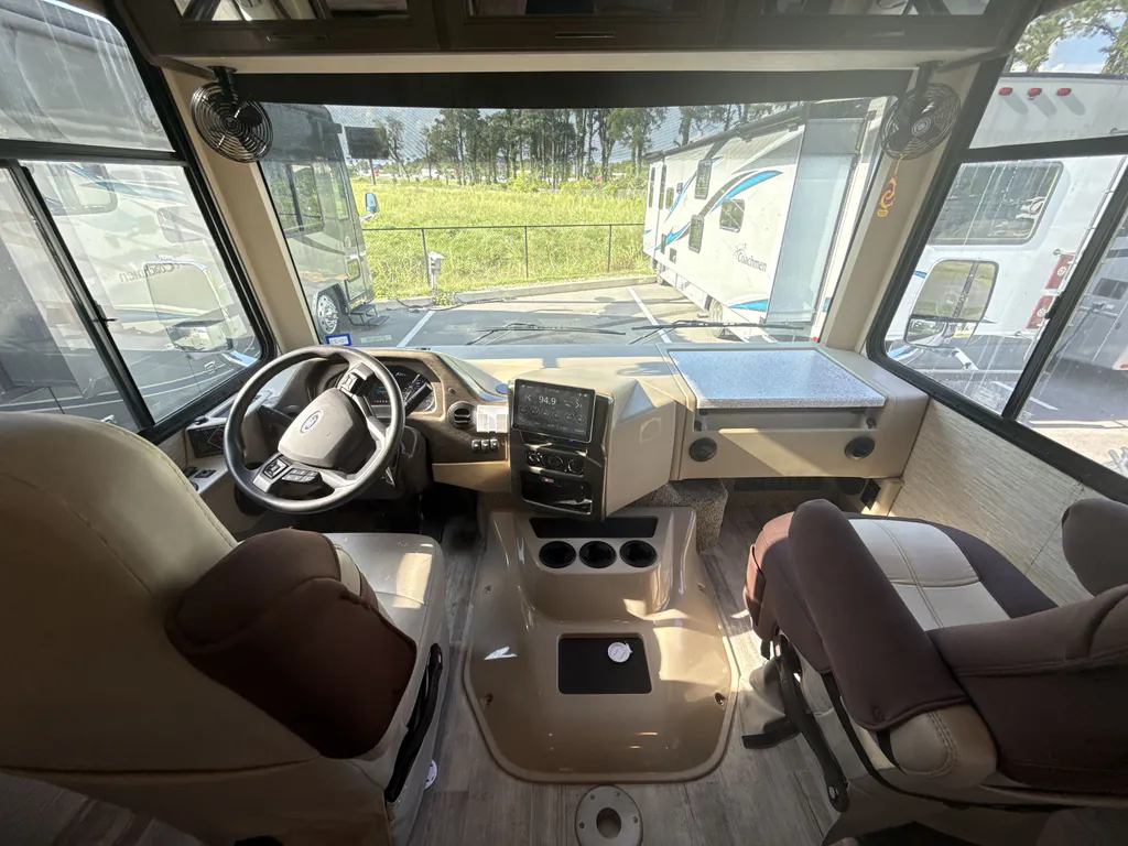 2022 Thor Motor Coach Freedom Traveler A32, Photos photo 17
