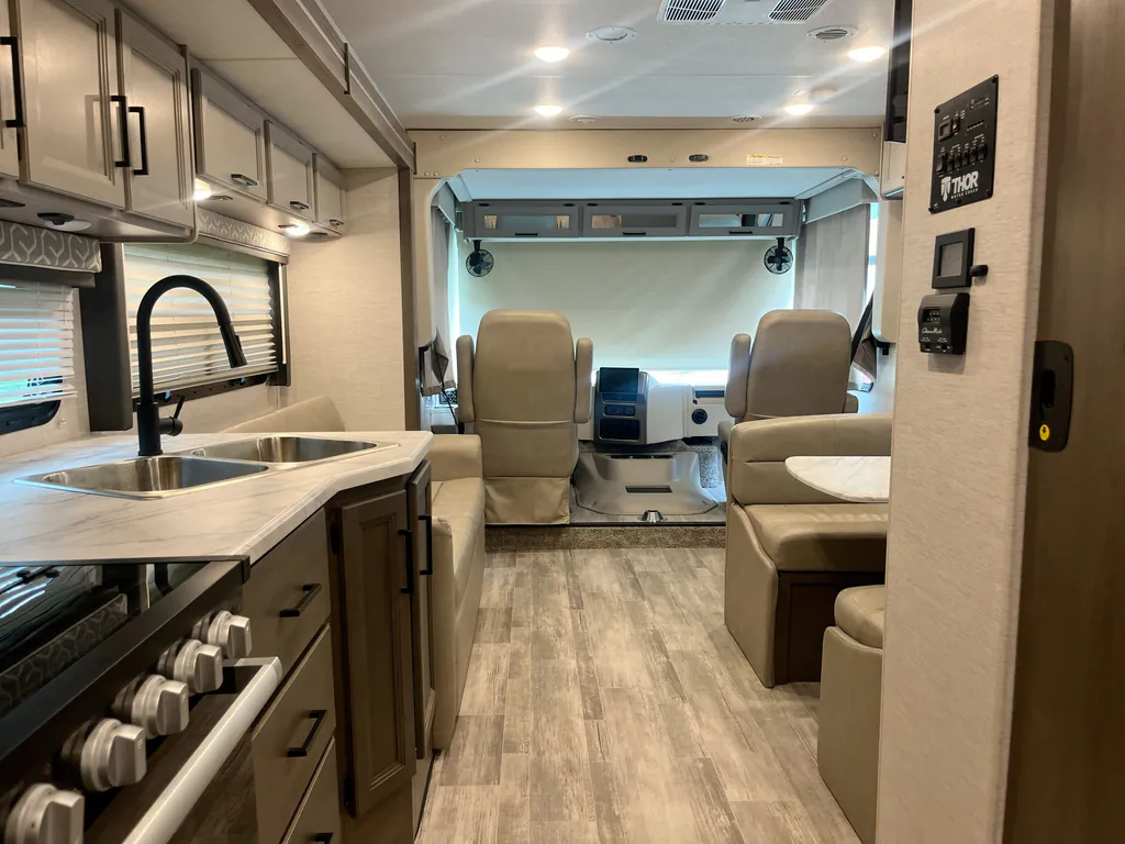 2024 Thor Motor Coach Freedom Traveler A29, Photos photo 3