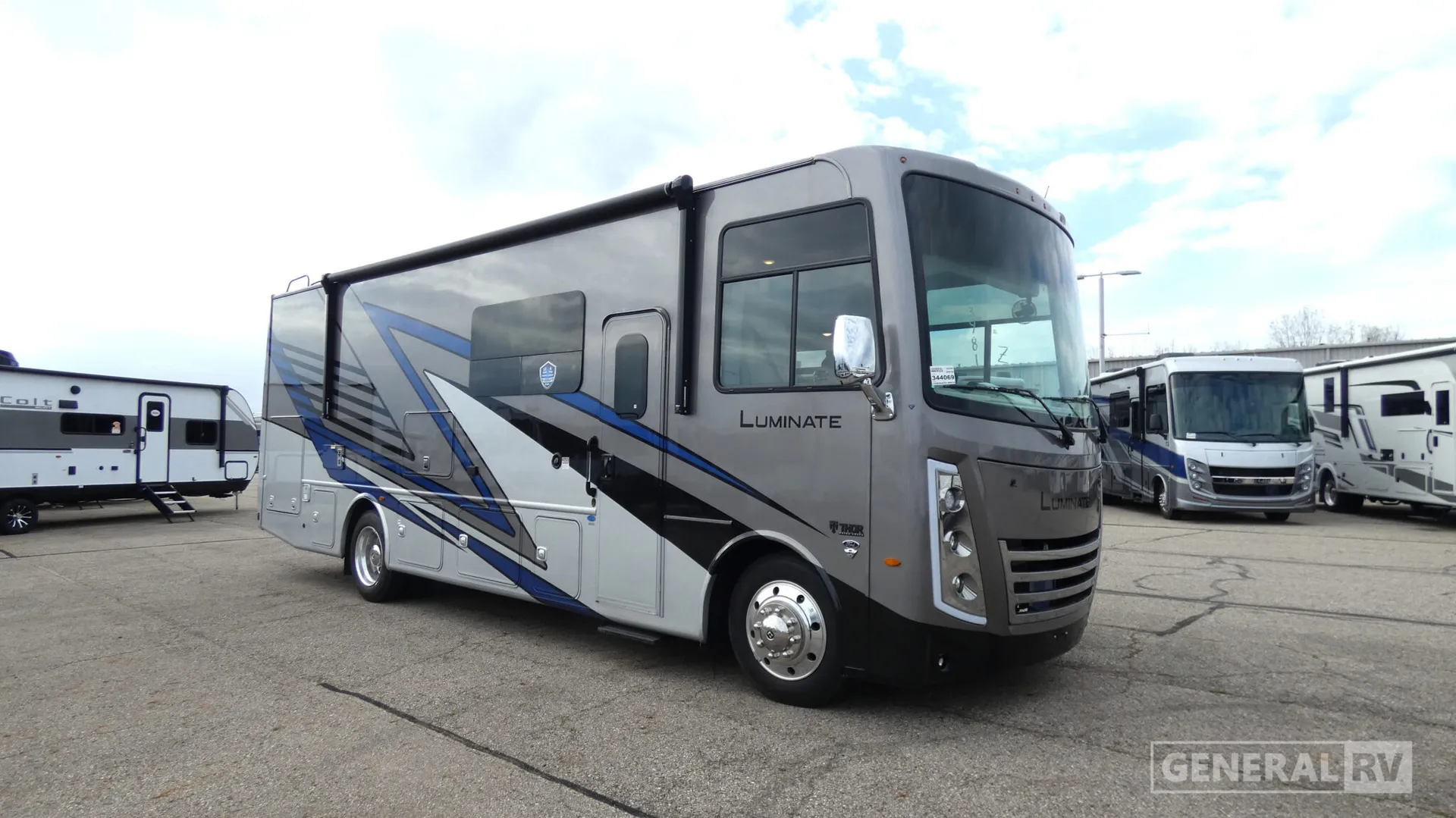 2026 Thor Motor Coach Luminate MM30 - Photo 2