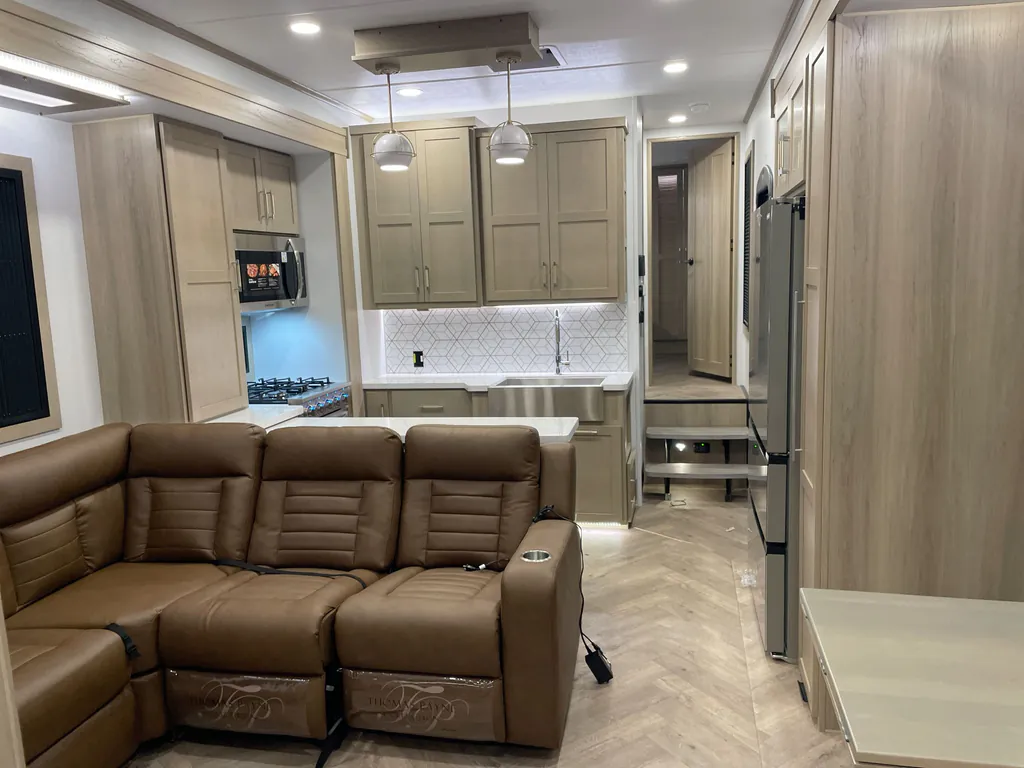 2026 Keystone Raptor 441, Photos photo 3