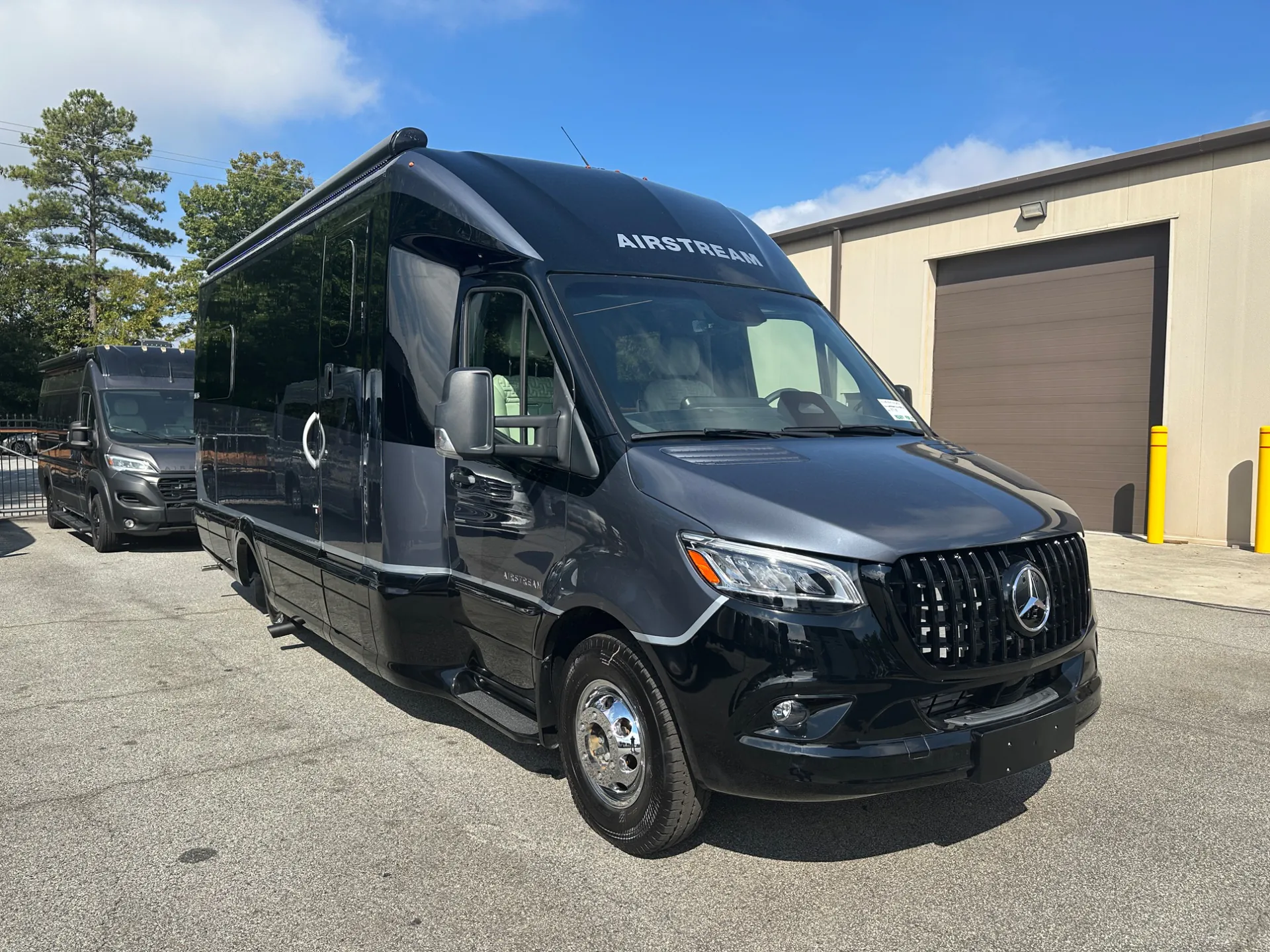 2027 Airstream Atlas 25RT - Photo 2