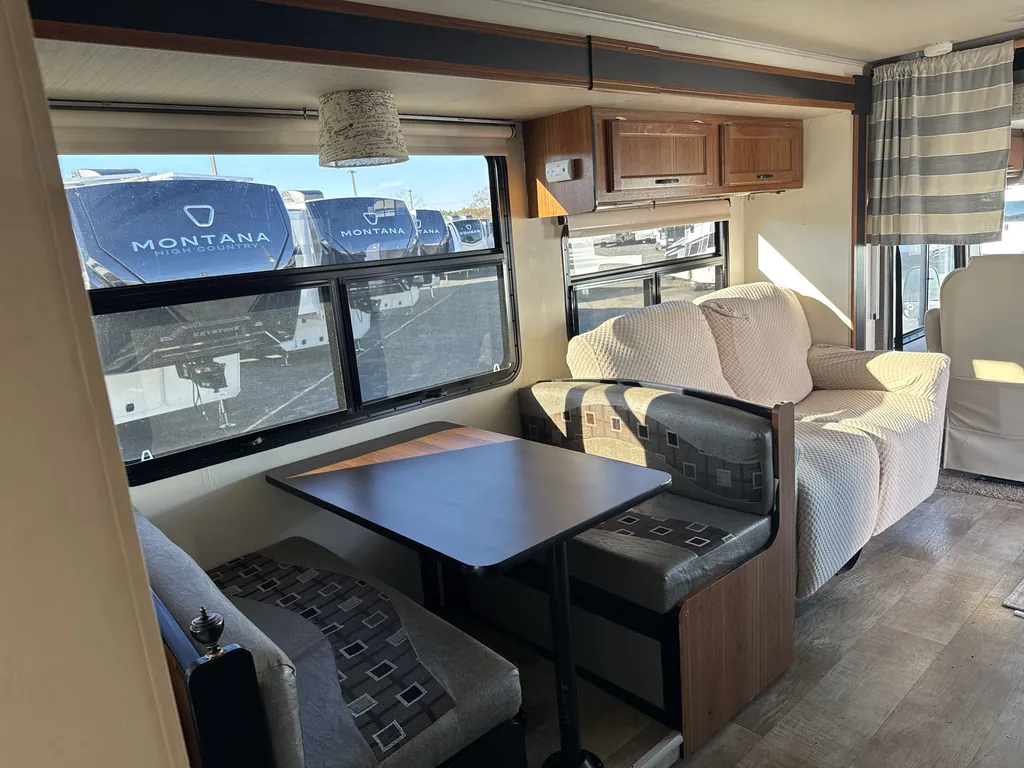 2017 Jayco Alante 31V, Photos photo 3