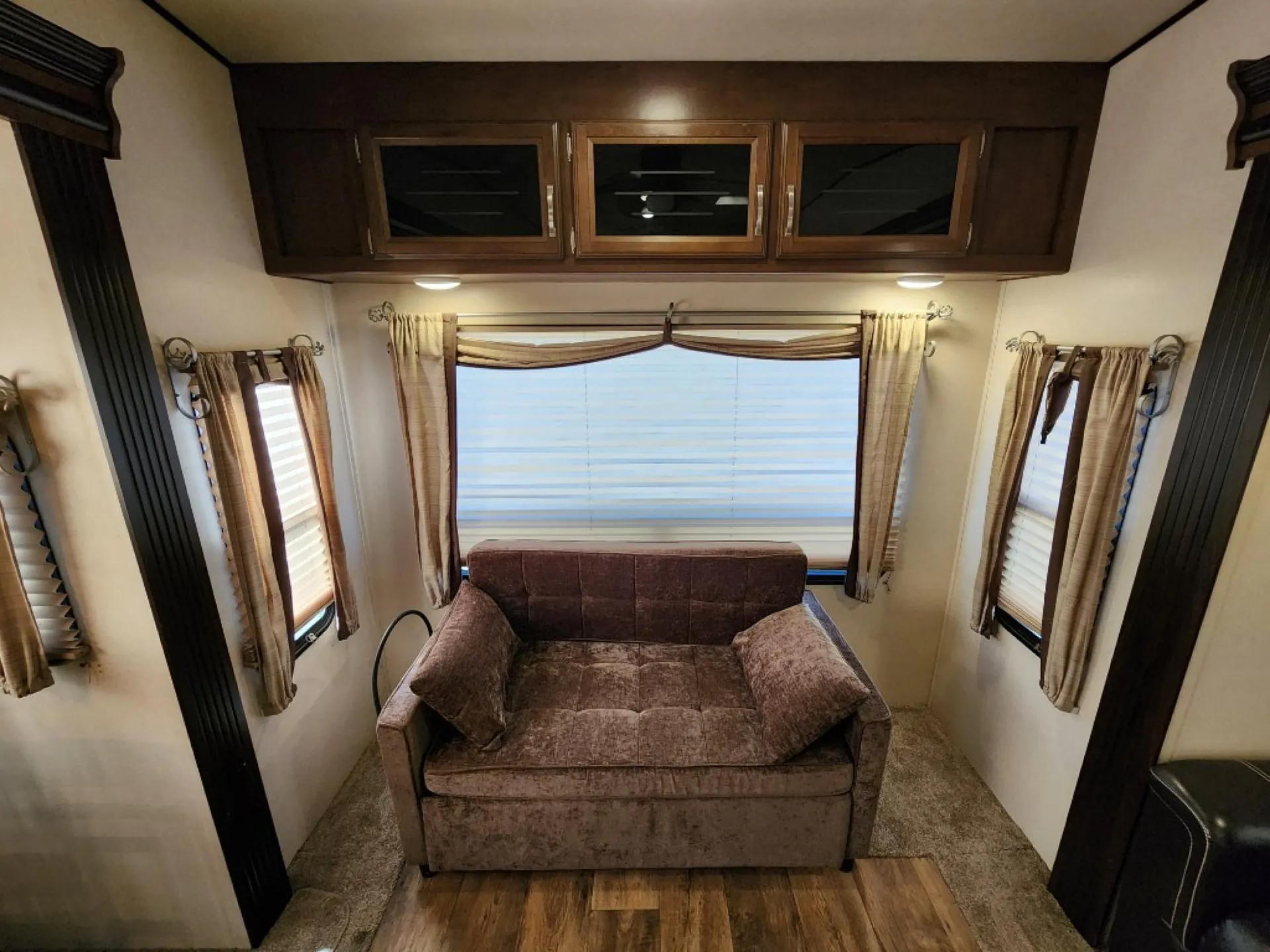 2018 Forest River Wildwood Heritage Glen 286RL — Photo 7