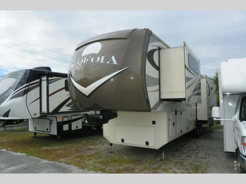 2016 Redwood RV Sequoia 38HRL - Photo 2