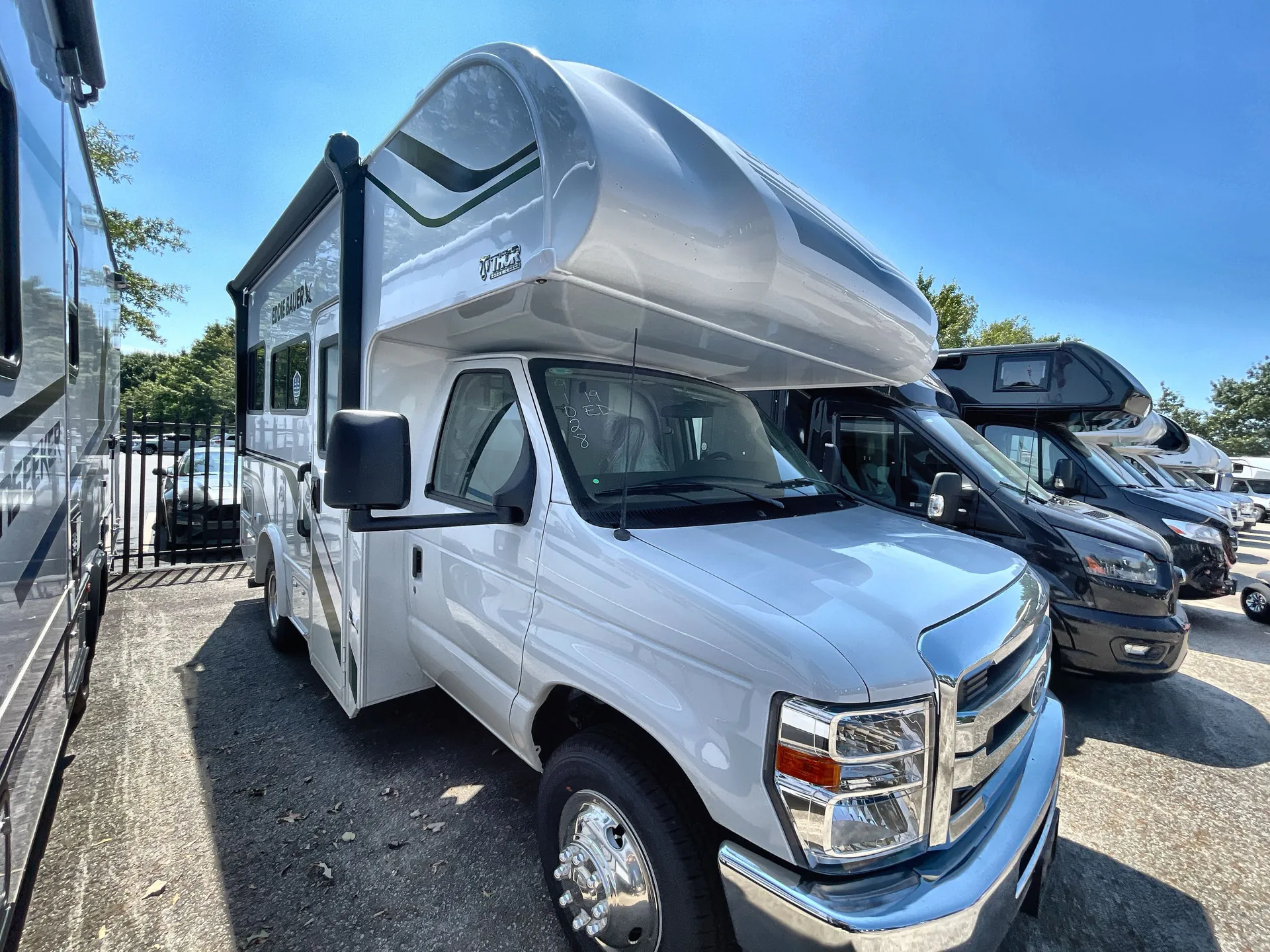 2026 Thor Motor Coach Freedom Eddie Bauer 19ED - Photo 2