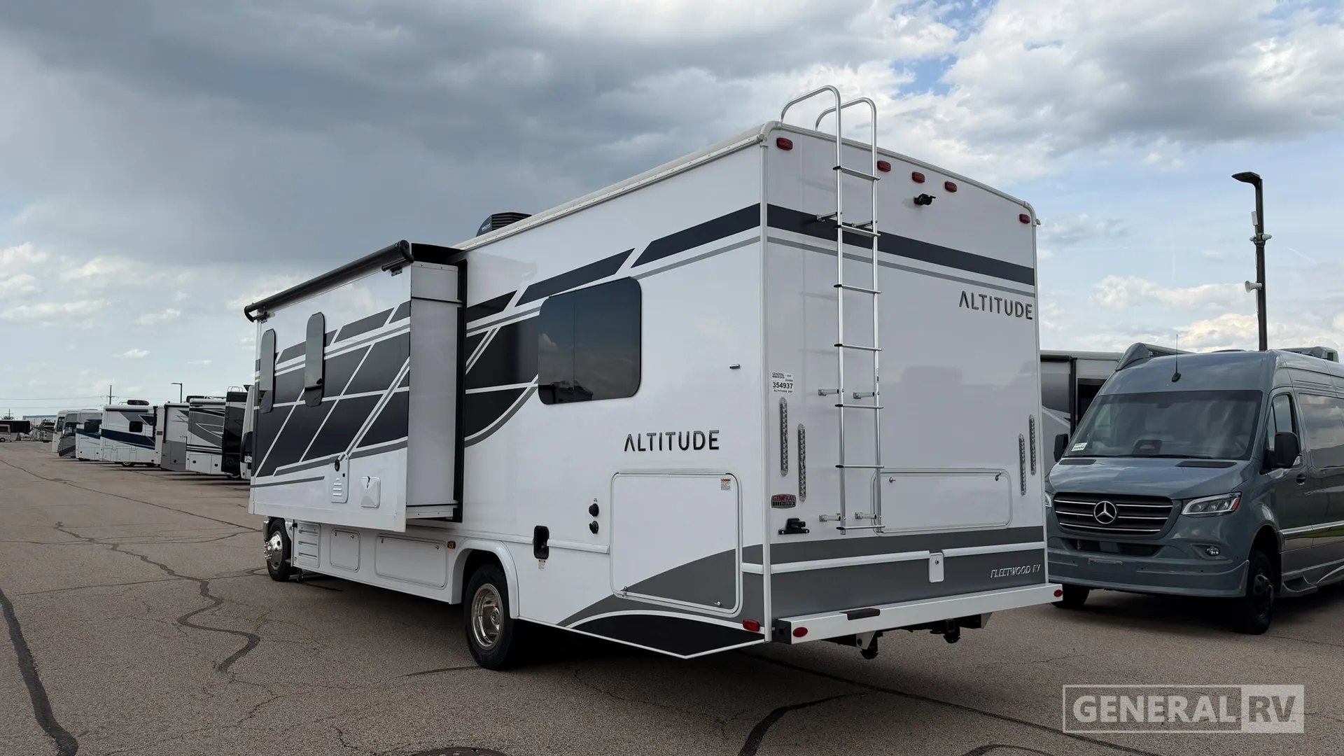 2025 Fleetwood Altitude 29F - Photo 4