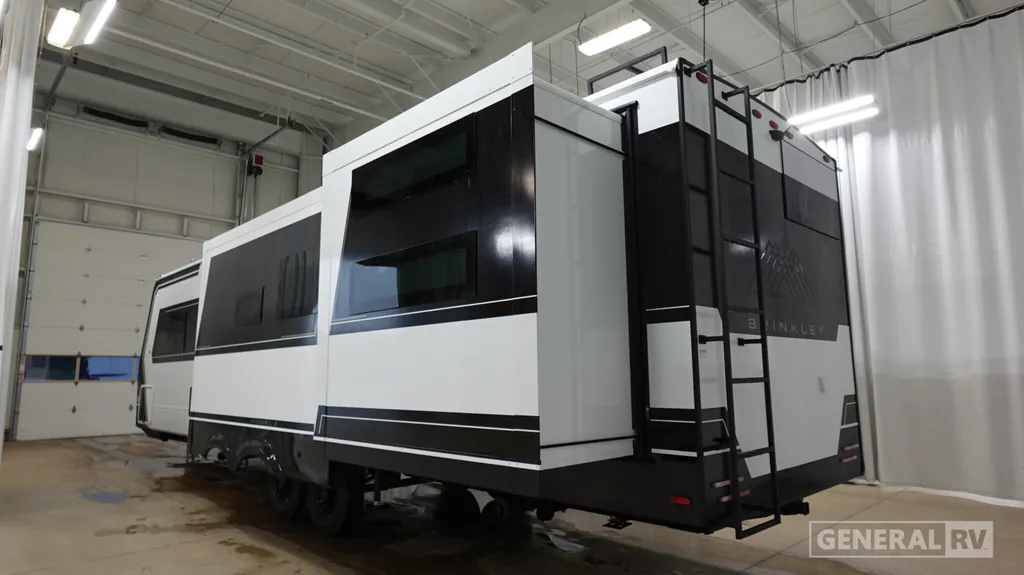 2027 Brinkley Model Z AIR 315, Photos photo 3