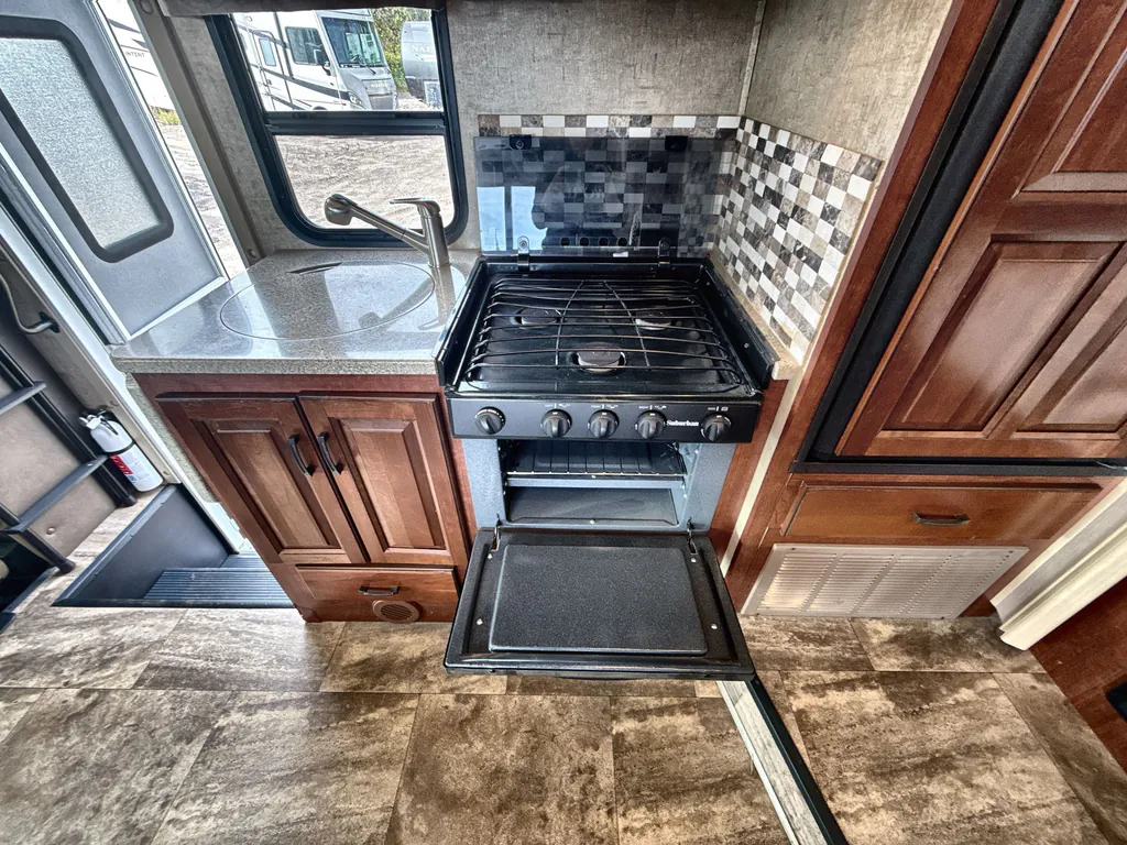 2016 Forest River Forester 2291S, Photos photo 11
