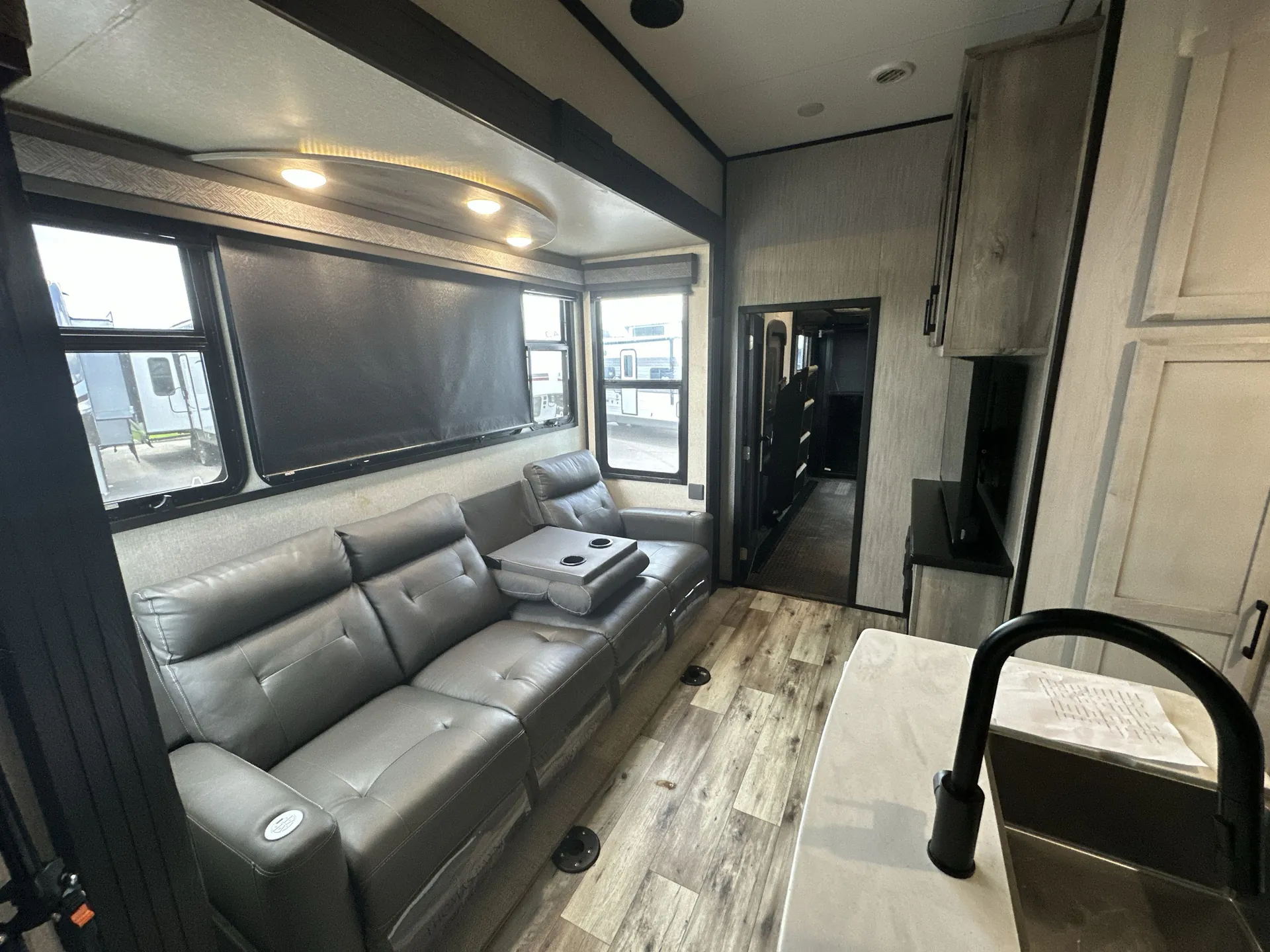 2022 K-Z Venom 4013TK — living area main