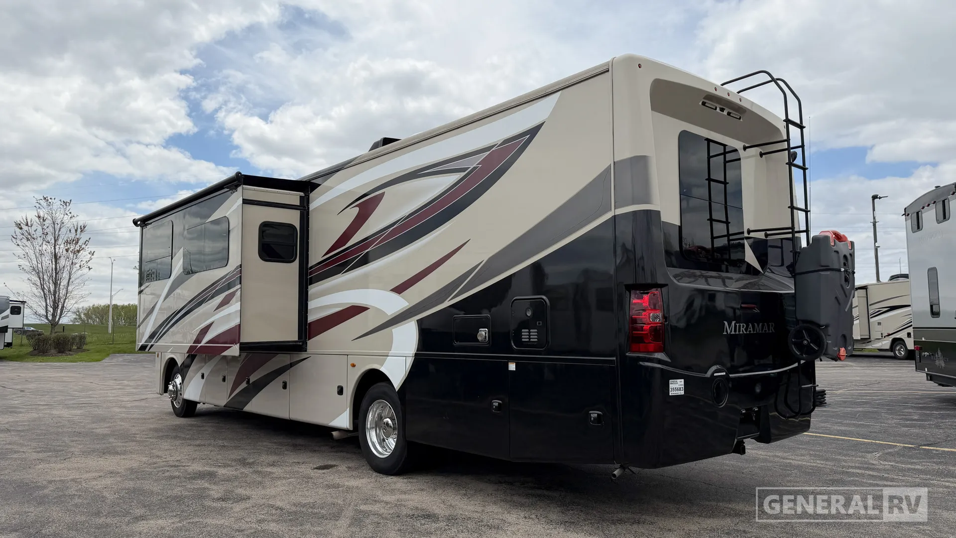 2021 Thor Motor Coach Miramar 35.2 - Photo 4