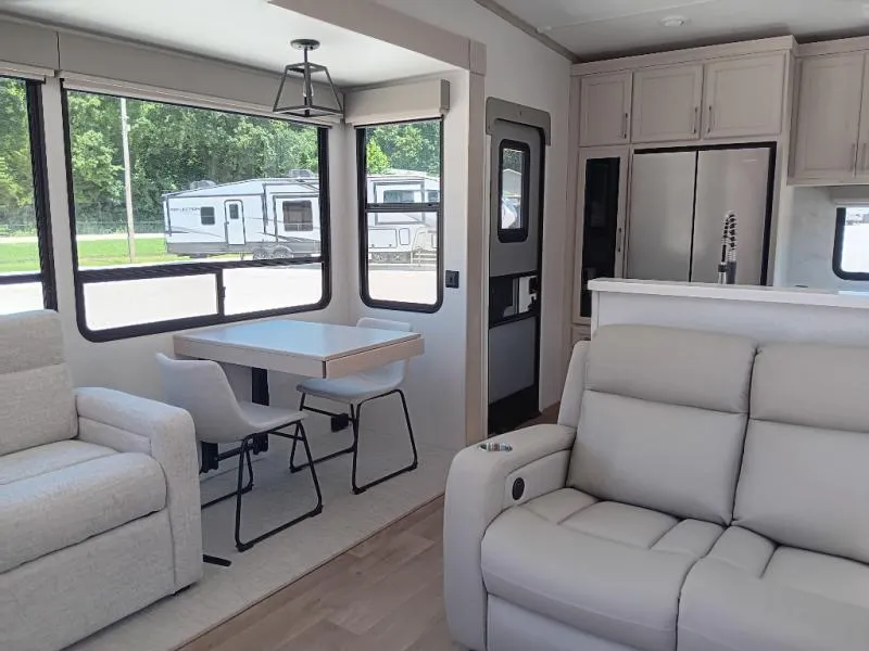 2026 Palomino Columbus 384RKH - Photo 4