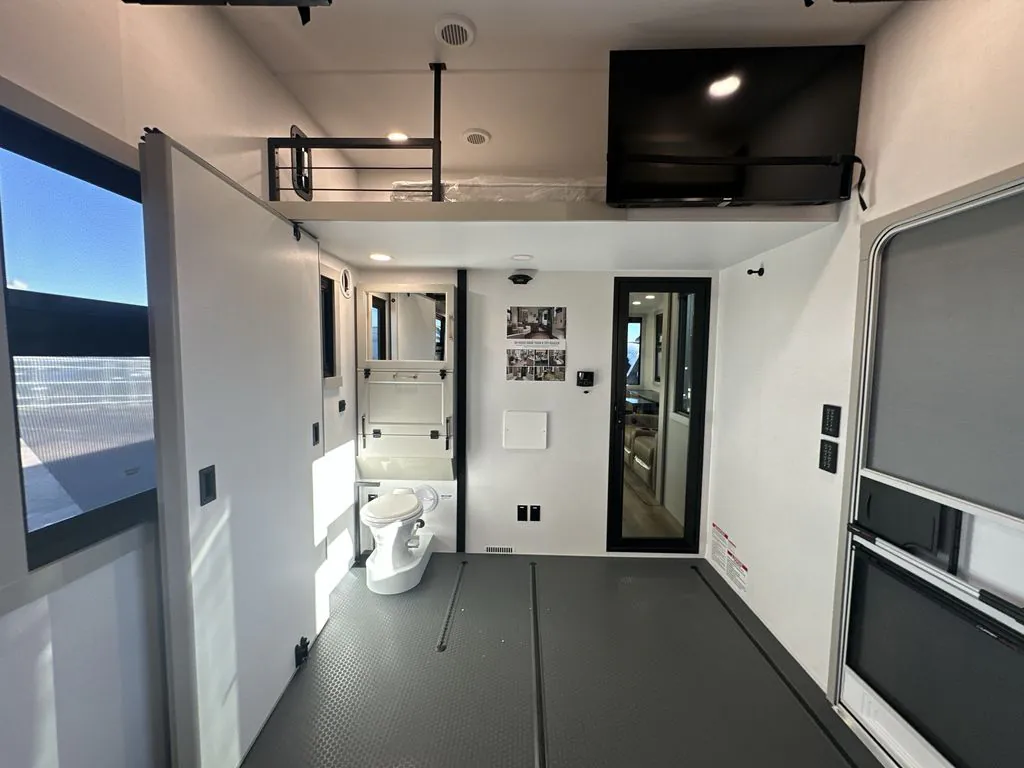 2026 Brinkley Model G 4100, Photos photo 19