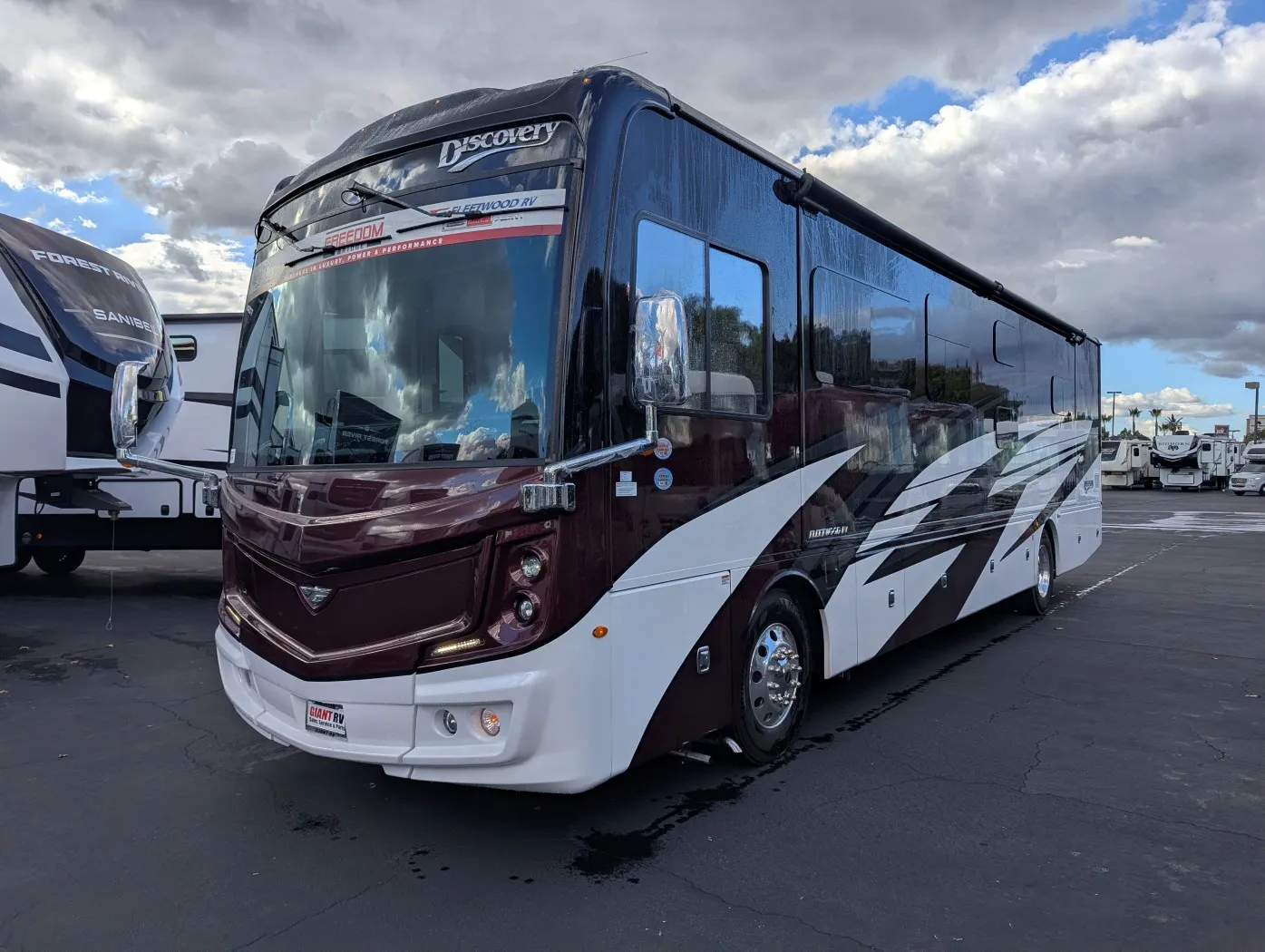 2026 Fleetwood Discovery 38N - Photo 4