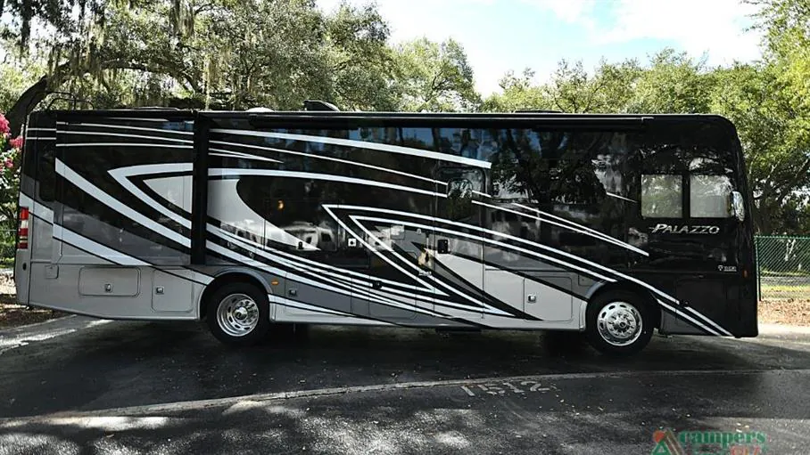 2023 Thor Motor Coach Palazzo 33.5 - Photo 2
