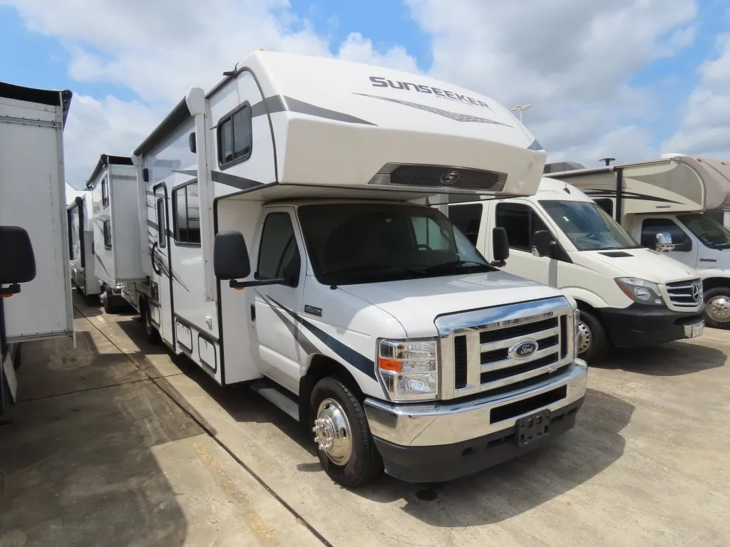 2023 Forest River SUNSEEKER LE 3250 Class C Motorhome - Photo 2