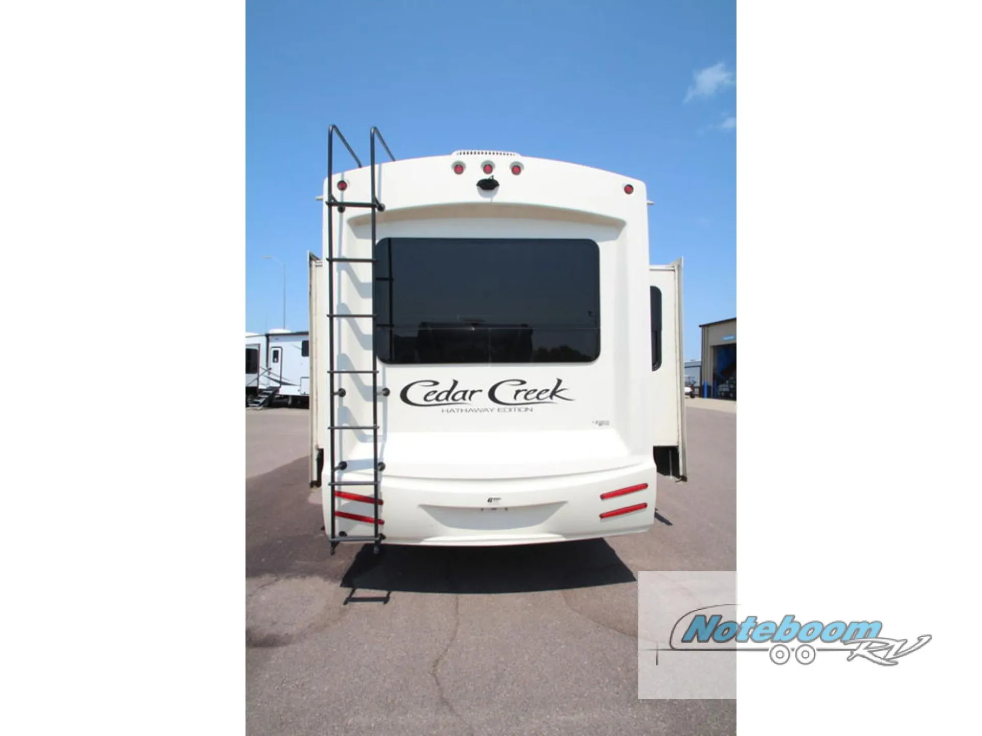 2018 Forest River Cedar Creek Hathaway Edition 36CK2 — Photo 6