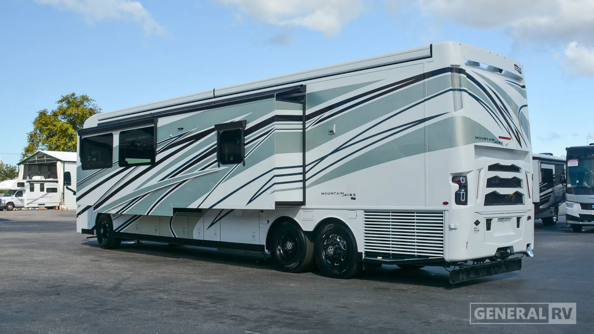 2027 Newmar Mountain Aire 4551 - Photo 4
