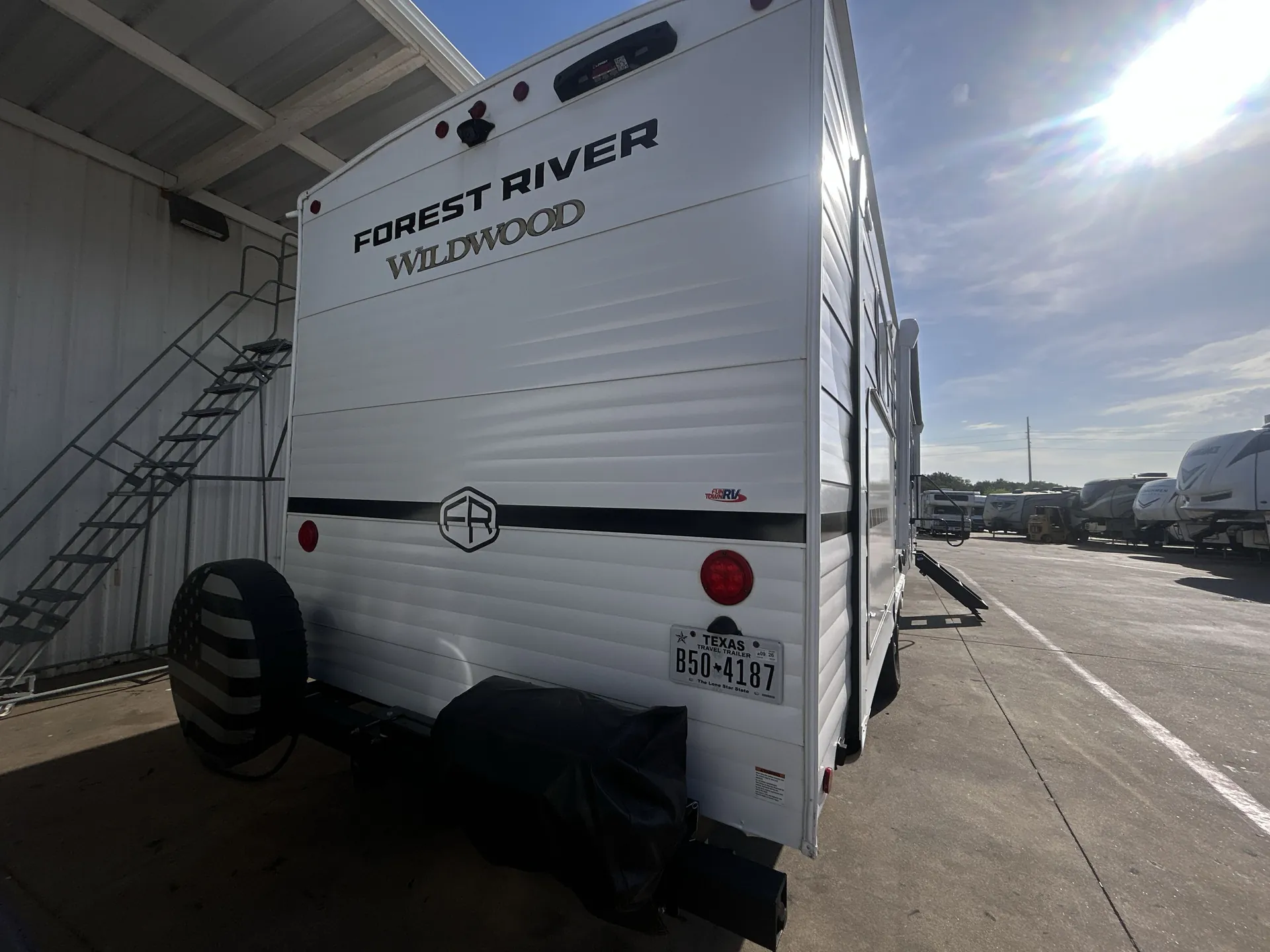 2025 Forest River Wildwood 31KQBTS — backside