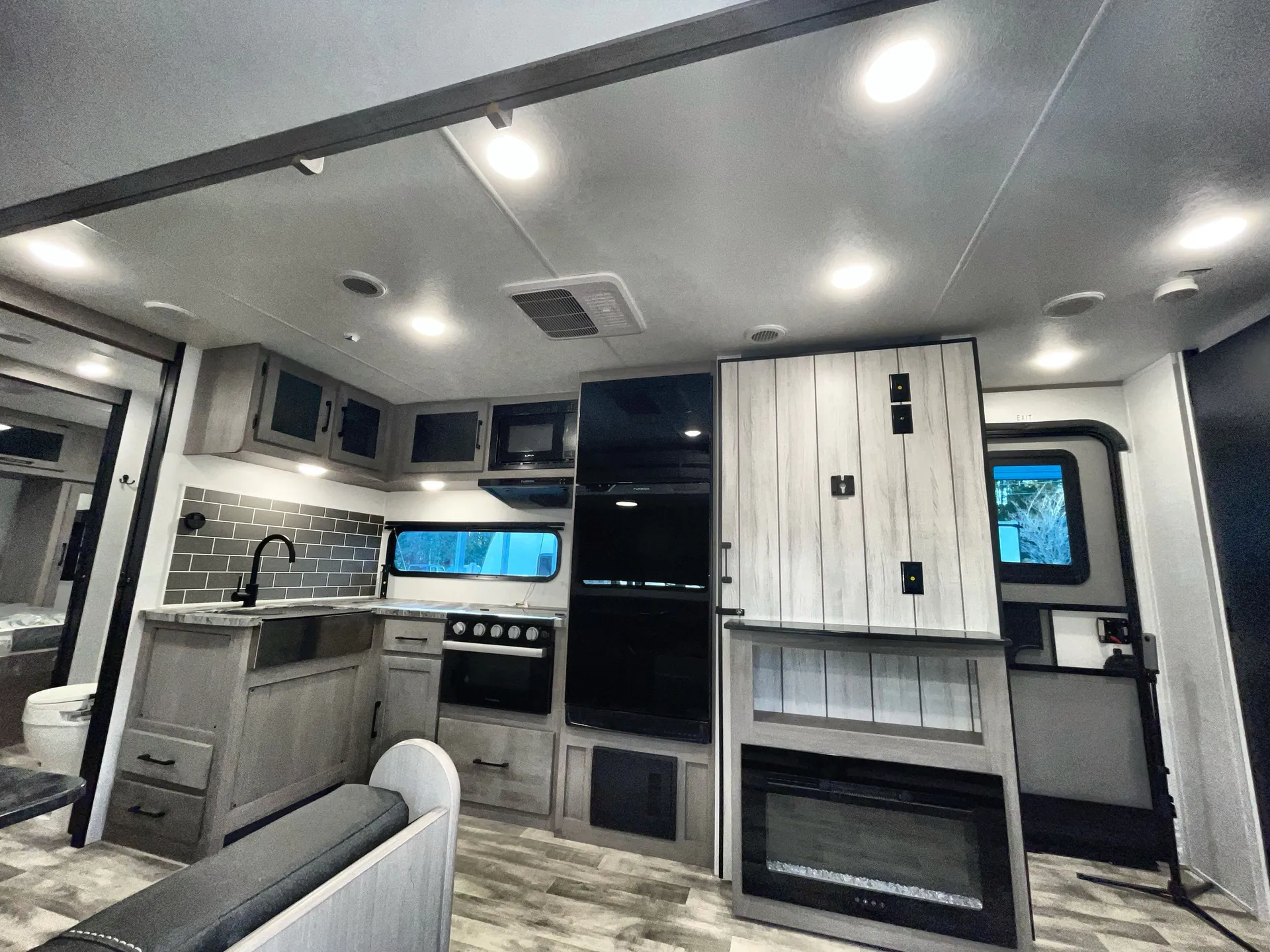 2024 Dutchmen Kodiak Ultra-Lite Ultra-Lite 302BHSL — living area main